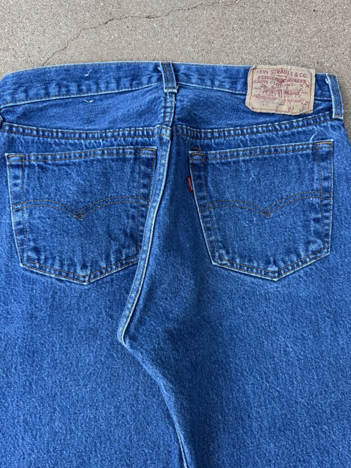 Levi's Vintage 80’s Levi’s 501xx Buttonfly Faded Denim Jeans 30x31 Size US 30 / EU 46 - 7 Thumbnail