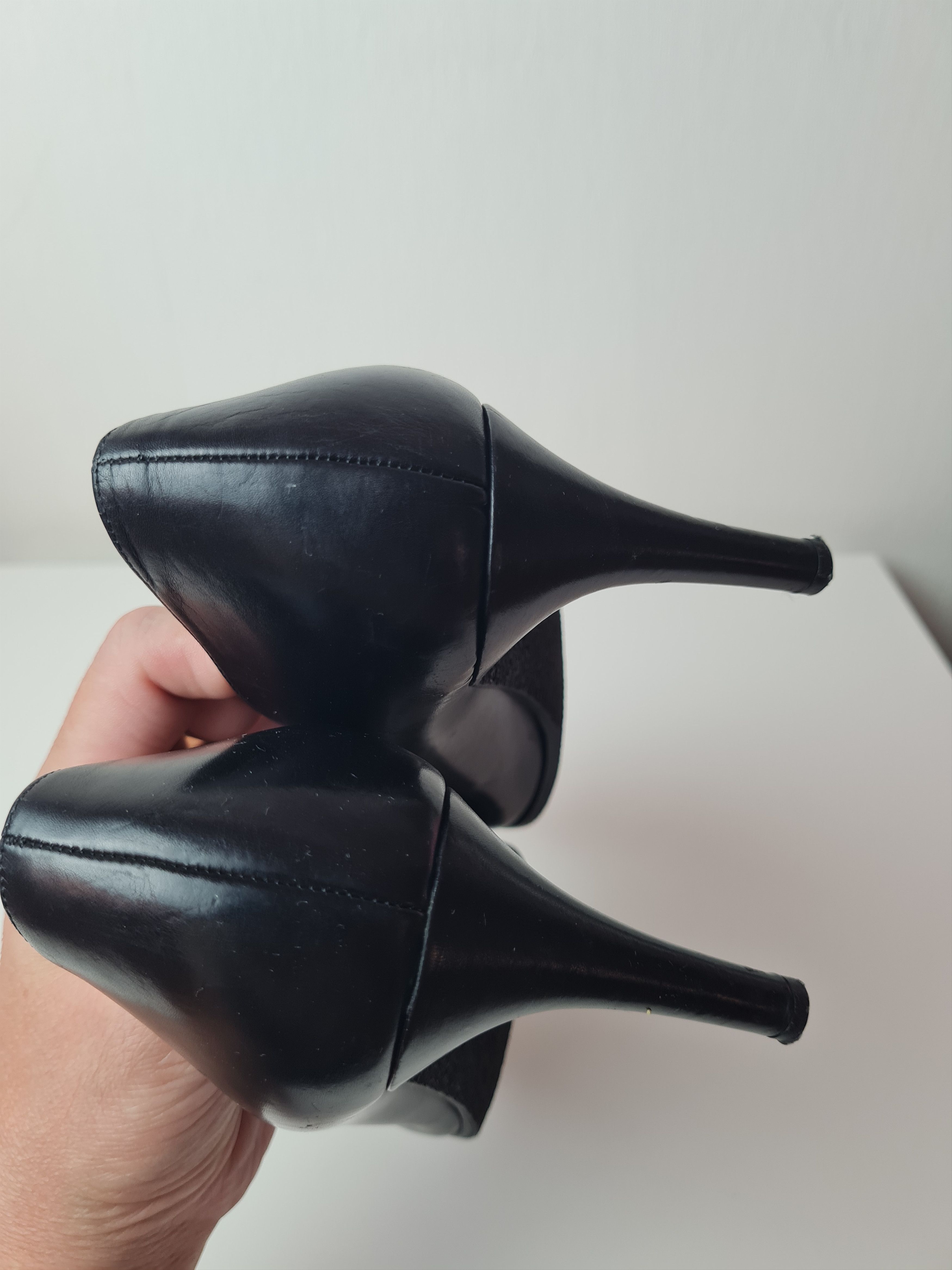 Gucci Vintage shoes Gucci almond toe heels black Luxury Sz 38 Size US 8 / IT 38 - 22 Thumbnail