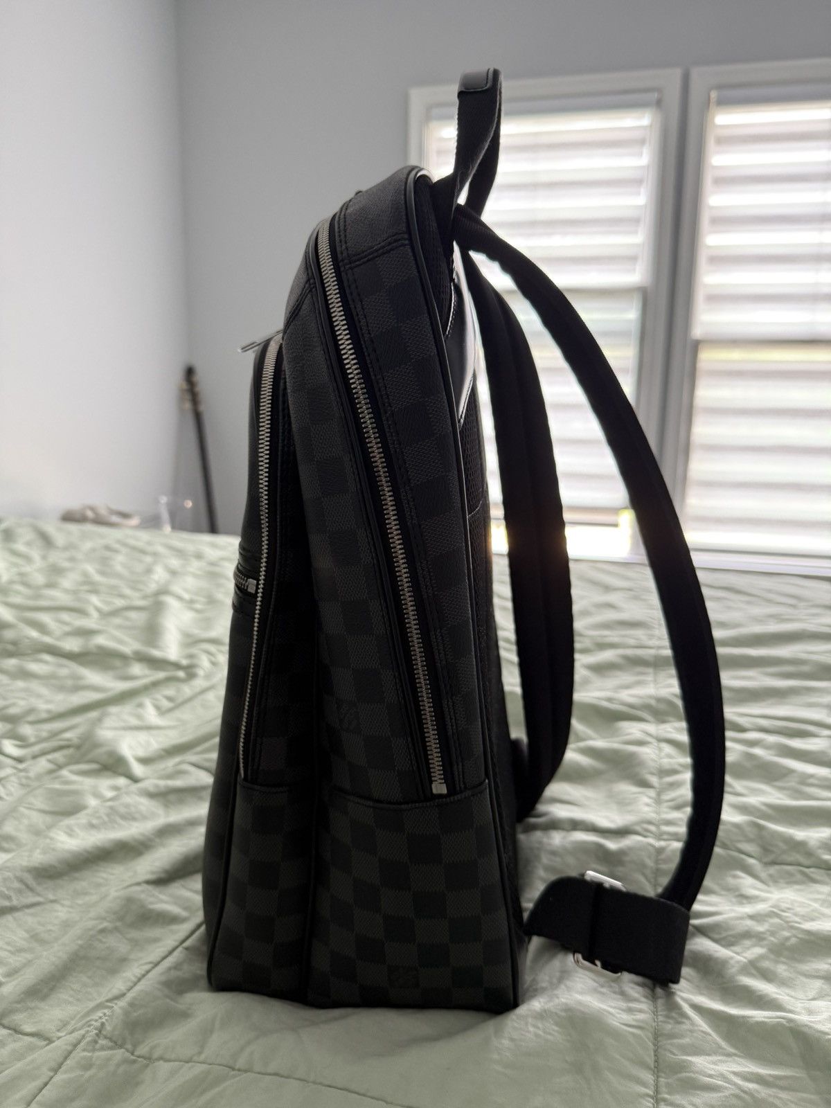 Louis Vuitton LOUIS VUITTON MENS BACKPACK Size 36 - 3 Thumbnail