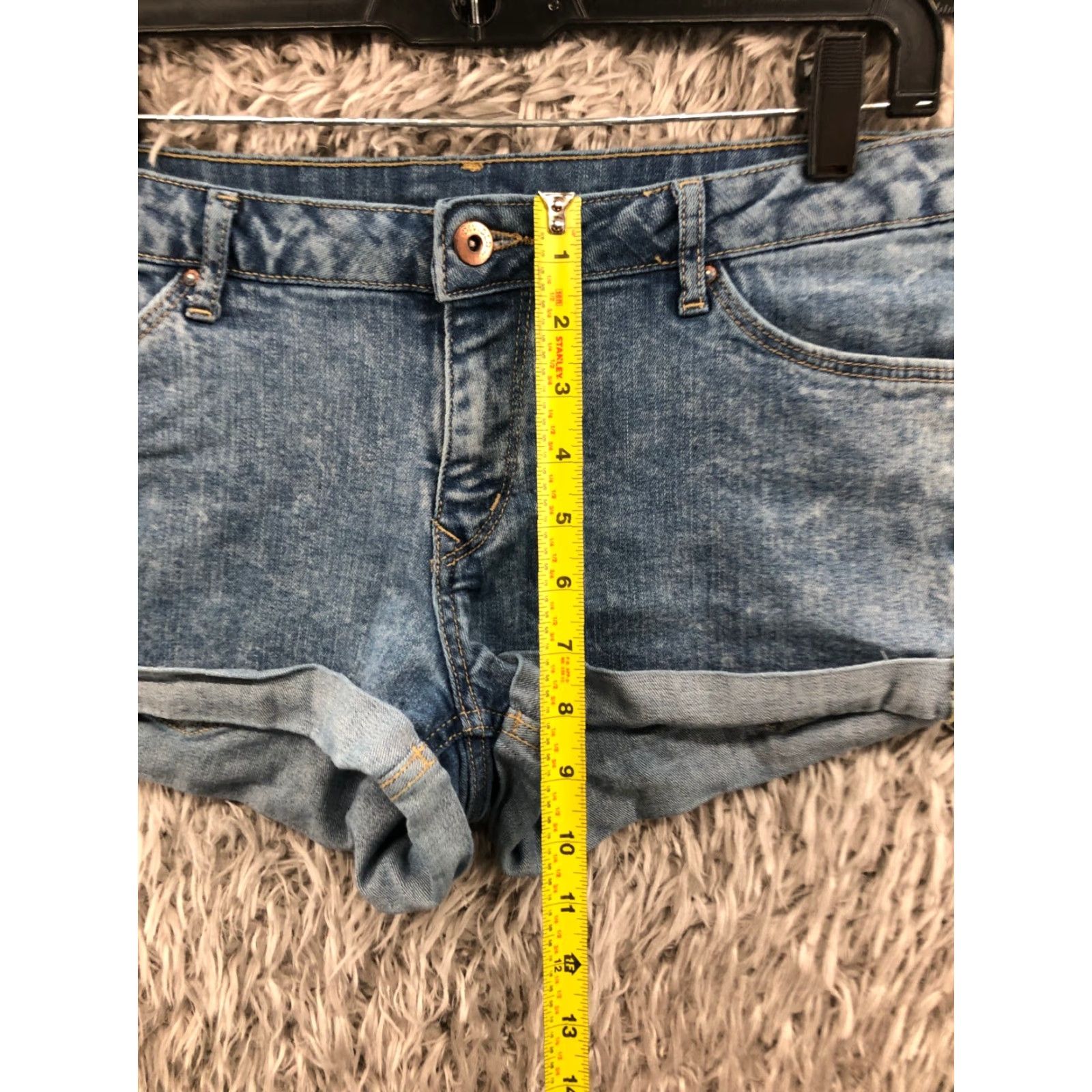 H&M **H&M Blue Denim Boyfriend Shorts Women's Size 6** User: H&M Blue Denim Boyfriend Shorts Women's Size 6 Size 28" / US 6 / IT 42 - 3 Thumbnail