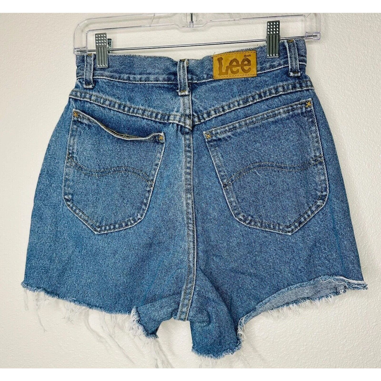 Lee Lee Blue Wash High Waist Raw Hem High Rise Jean Shorts 10 Size 32" / US 10 / IT 46 - 8 Thumbnail