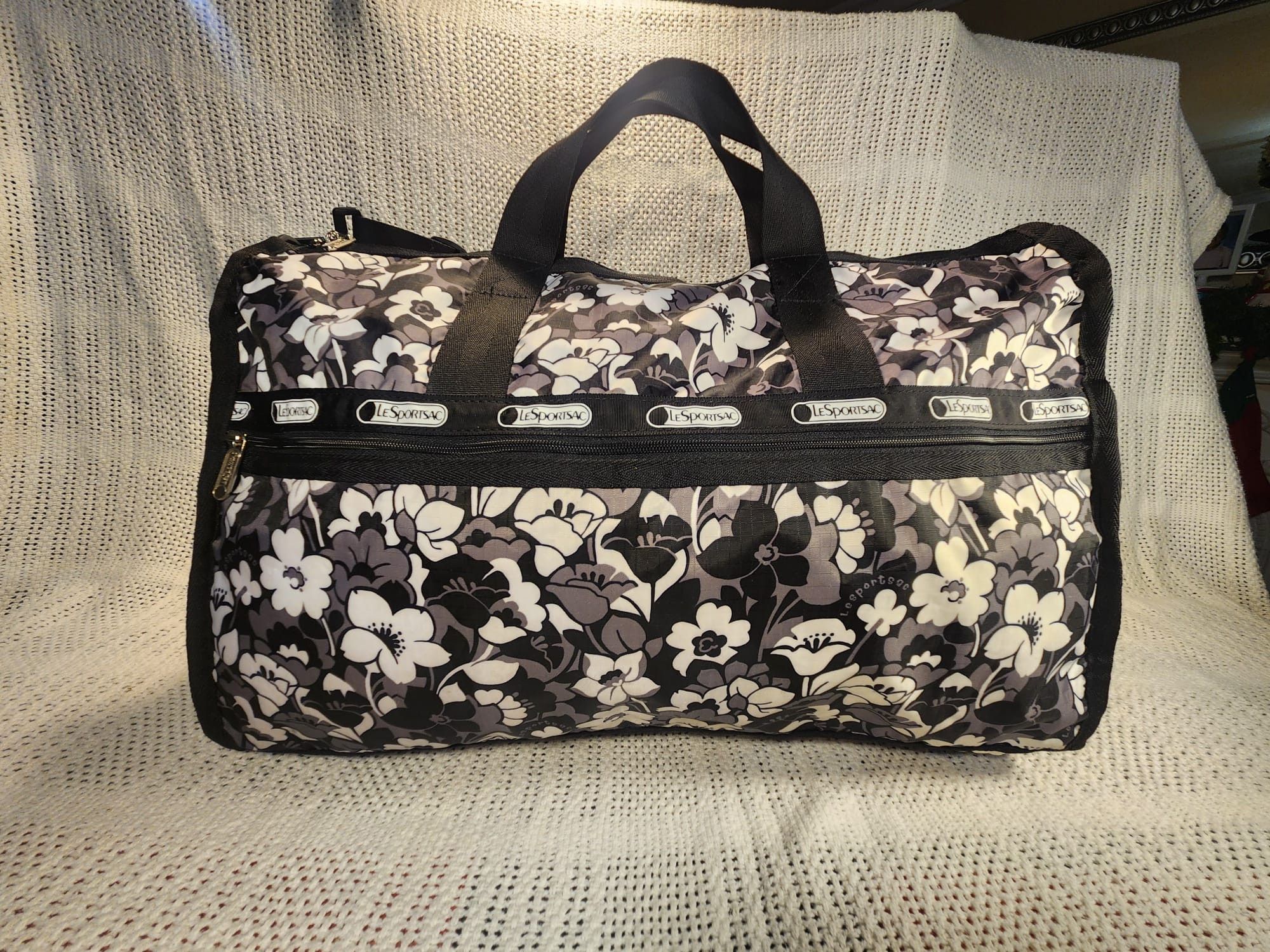 LeSportsac GYM CARRY ON DUFFLE FLORAL Size ONE SIZE - 9 Thumbnail