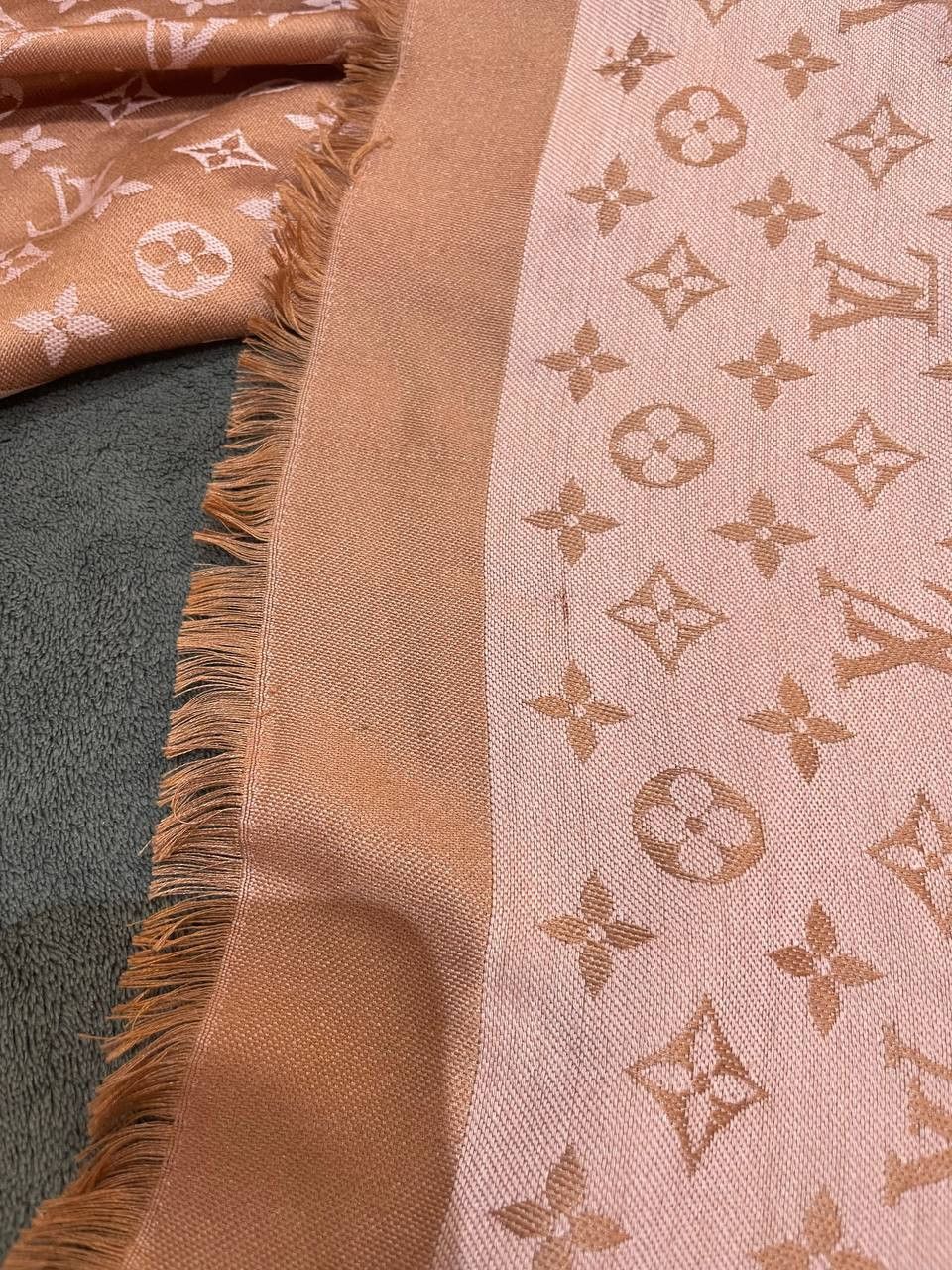 Louis Vuitton Louis Vuitton pink scarf Size ONE SIZE - 11 Thumbnail