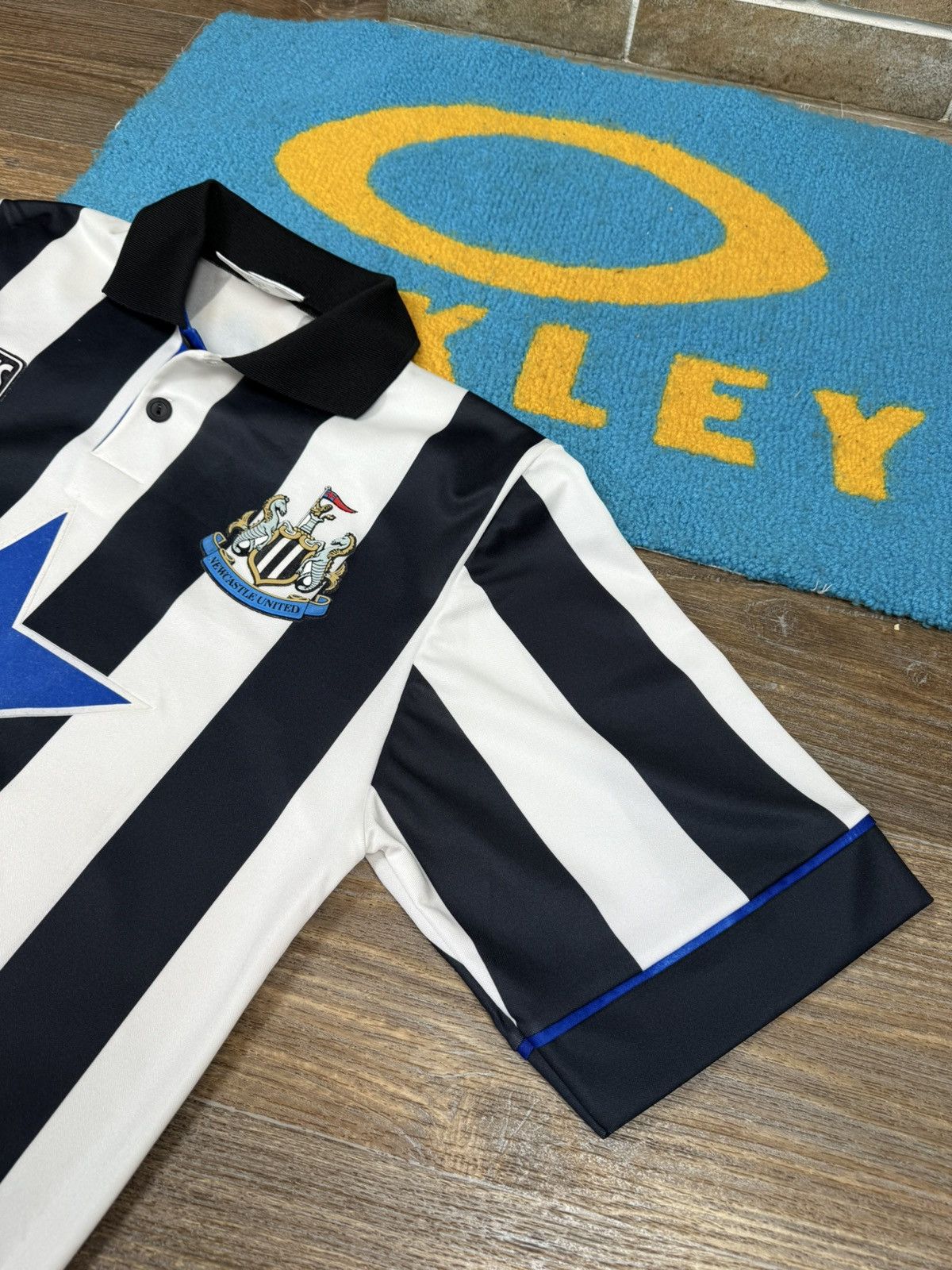 Asics 1993-95 Vintage Asics New Castle Home Football Jersey Shirt Size US M / EU 48-50 / 2 - 11 Thumbnail