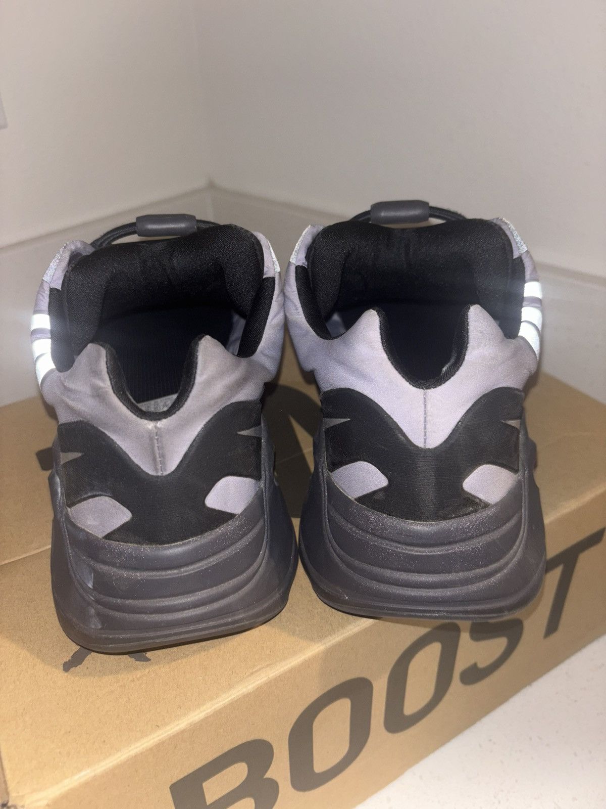 Yeezy Yeezy Boost 700 MNVN Size US 11 / EU 44 - 6 Thumbnail