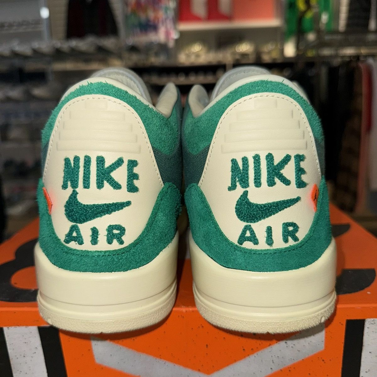 Jordan Brand Size 10.5W (9M) - Chanel x Air Jordan 3 Retro SP Bicoastal Size US 10.5 / IT 40.5 - 3 Thumbnail