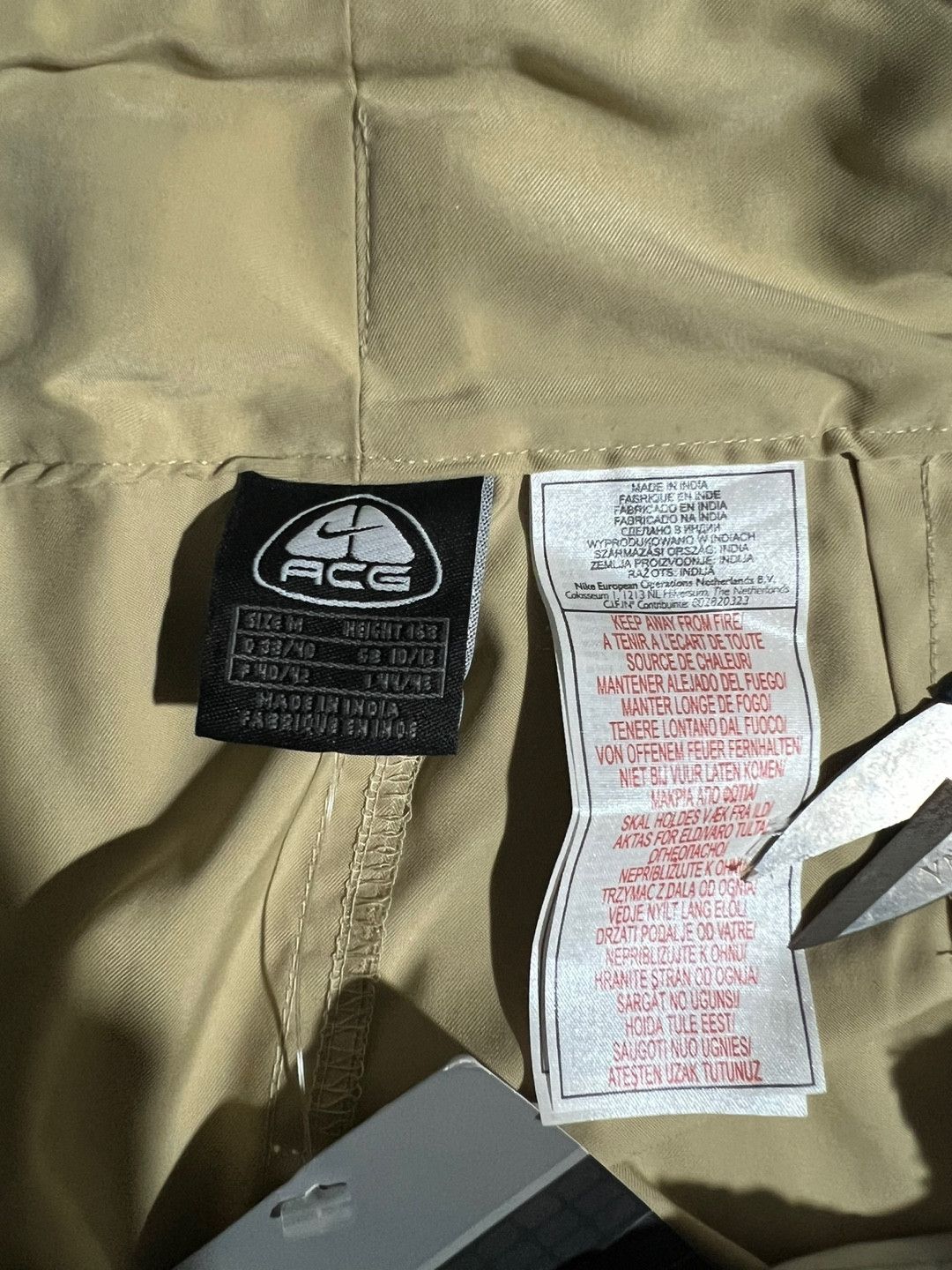 Nike ACG (SOLD OUT)Nike ACG Convertible Skirt Size 28" / US 6 / IT 42 - 9 Thumbnail