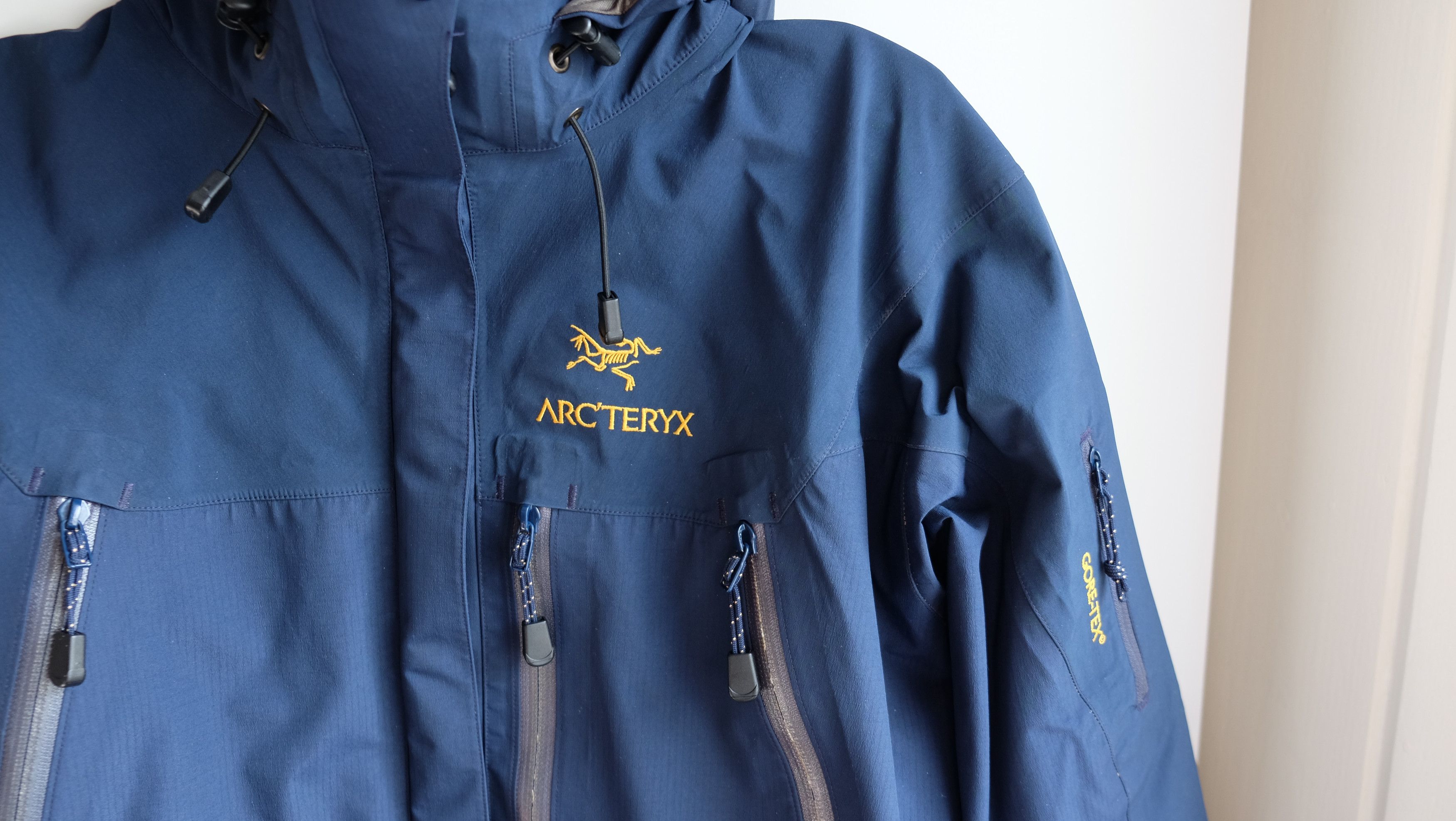 90s 00s ARC’TERYX THETA AR JACKET Vintage Arc'teryx Theta AR Red Gore-Tex Jacket (Size XL) — RootsBK