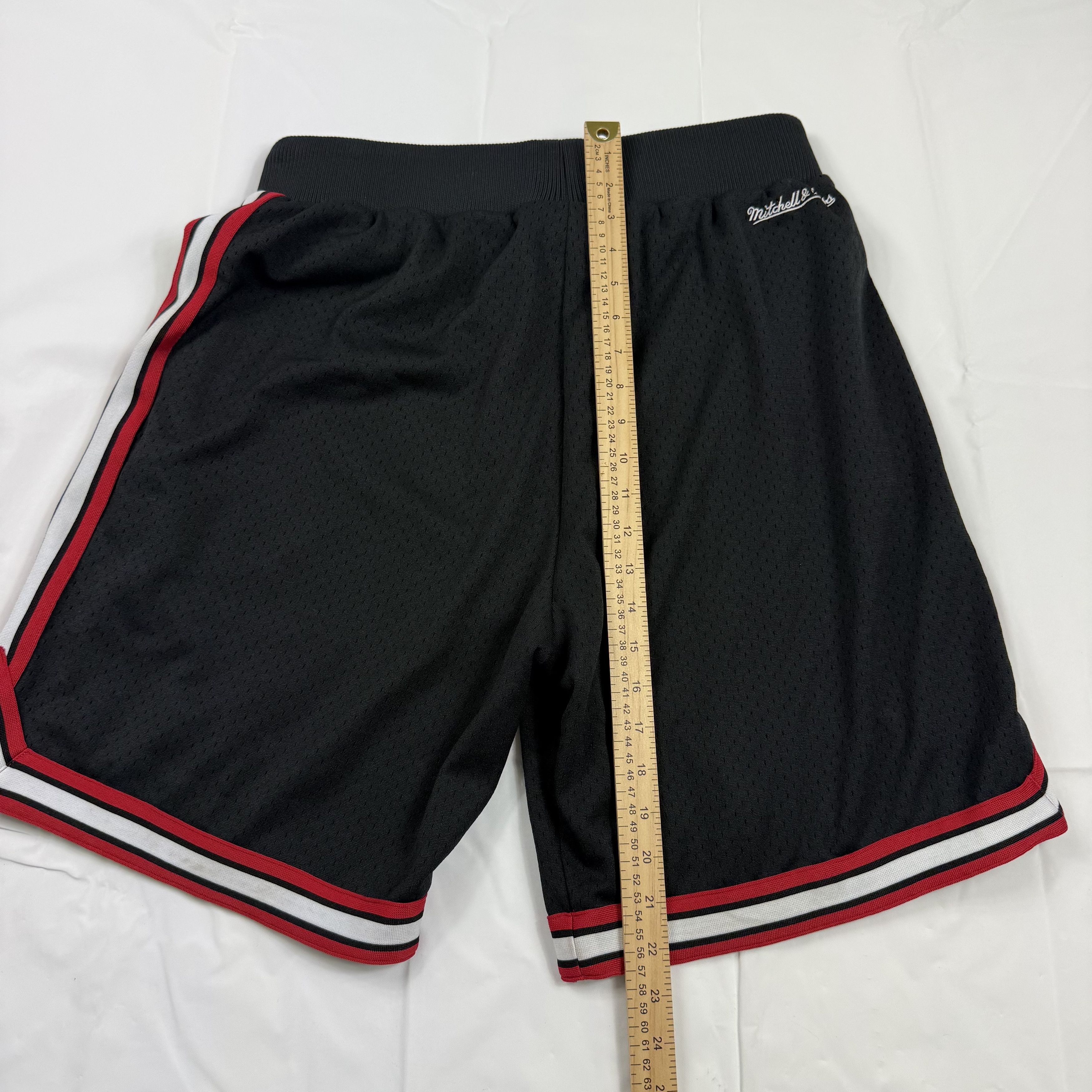 Mitchell & Ness Mitchell & Ness Mens Mesh Basketball Shorts Black Size Large Size US 36 / EU 52 - 11 Thumbnail
