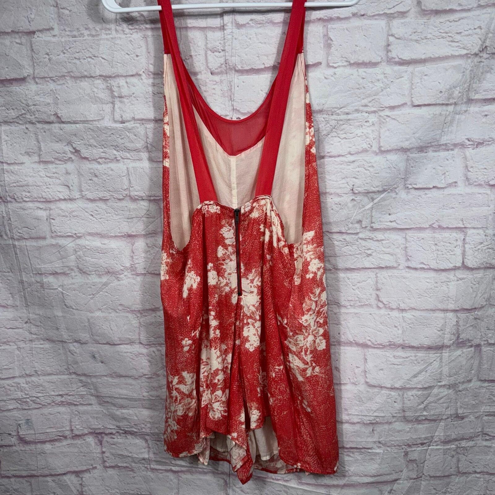Free People Free People Red and Cream Floral Romper Size Small Size 28" / US 6 / IT 42 - 8 Thumbnail