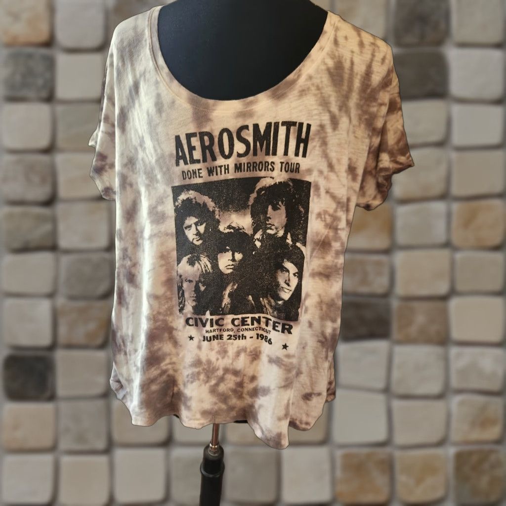 Aerosmith Aerosmith T-Shirt Womens Medium Gray Tie Dye Oversized Knit Riot Shirt Short Sleeve Round Neck Casual Mens? (No, keep Women) Size M / US 6-8 / IT 42-44 - 1 Thumbnail