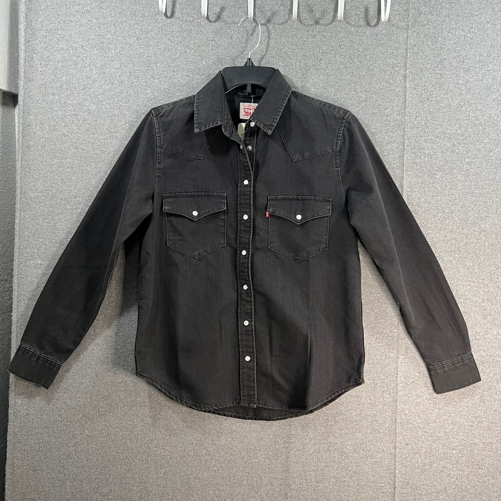 Levi's Levi's Women's The Ultimate Western Shirt, Black, Small Size S / US 4 / IT 40 - 11 Thumbnail