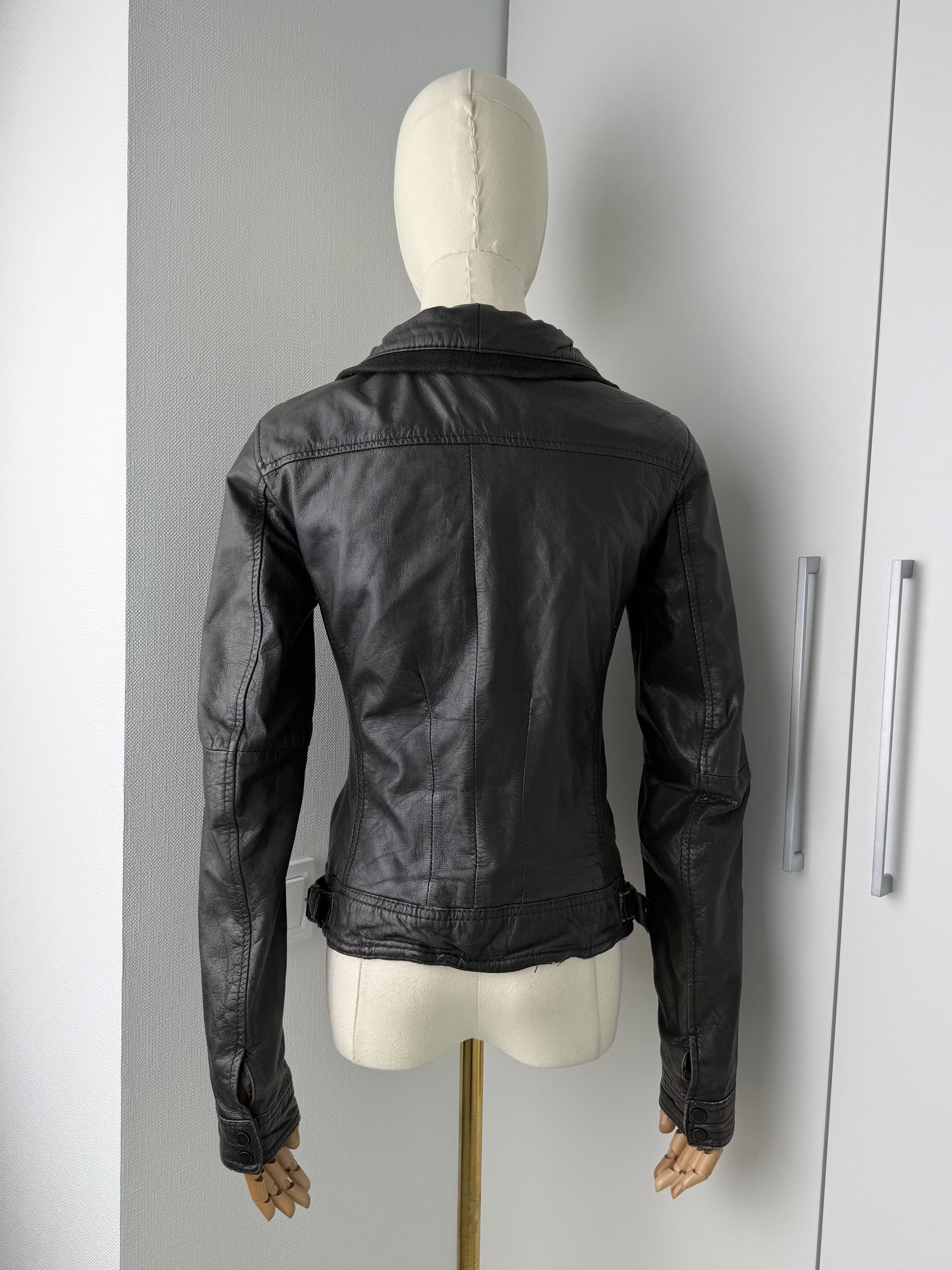 Vintage Vintage Women's Black Leather Jacket Zip Up Biker Style Size M / US 6-8 / IT 42-44 - 4 Thumbnail