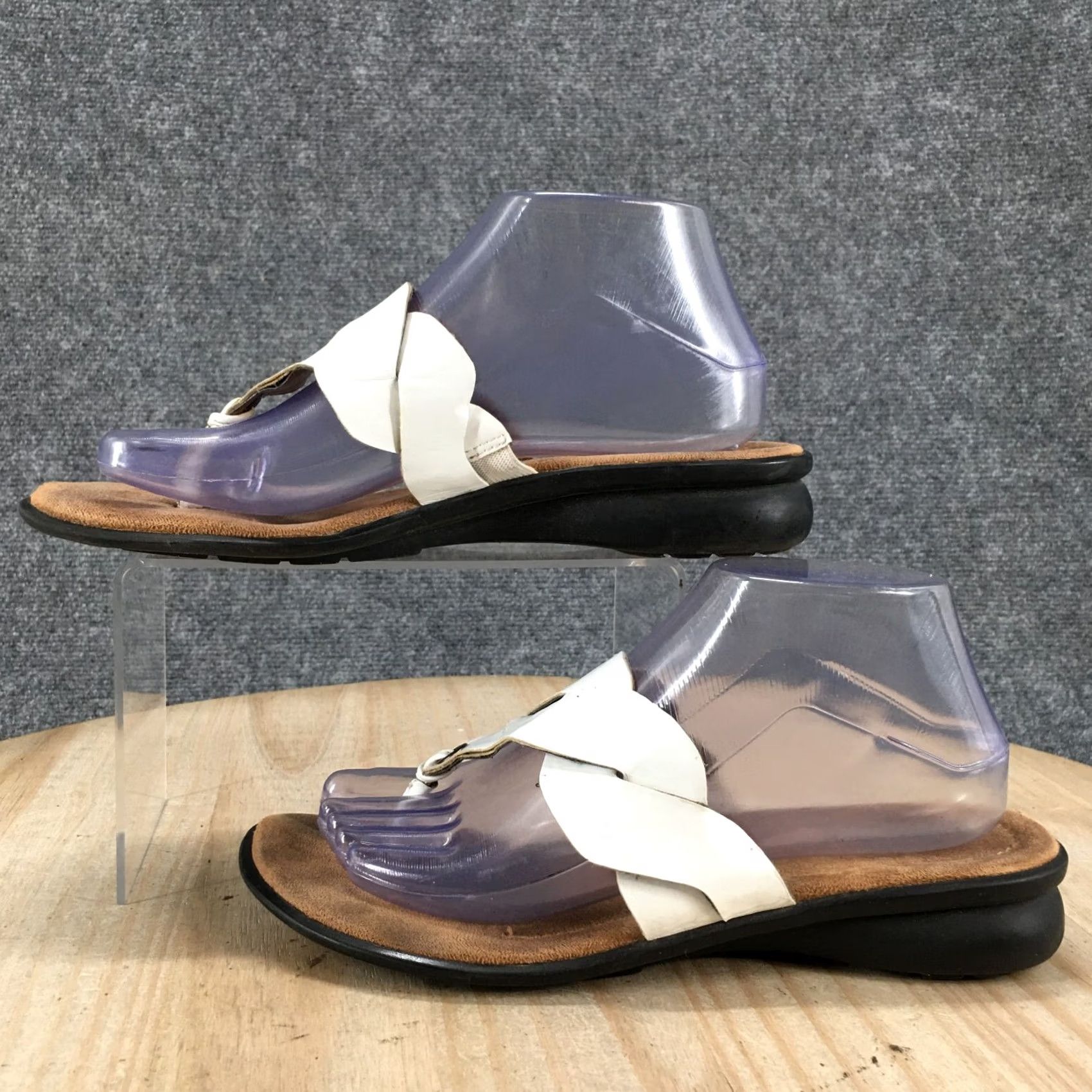Naturalizer Naturalizer Johan Sandals Womens White Casual Slip On Thong Faux Leather 8 M Size US 8 / IT 38 - 2 Thumbnail