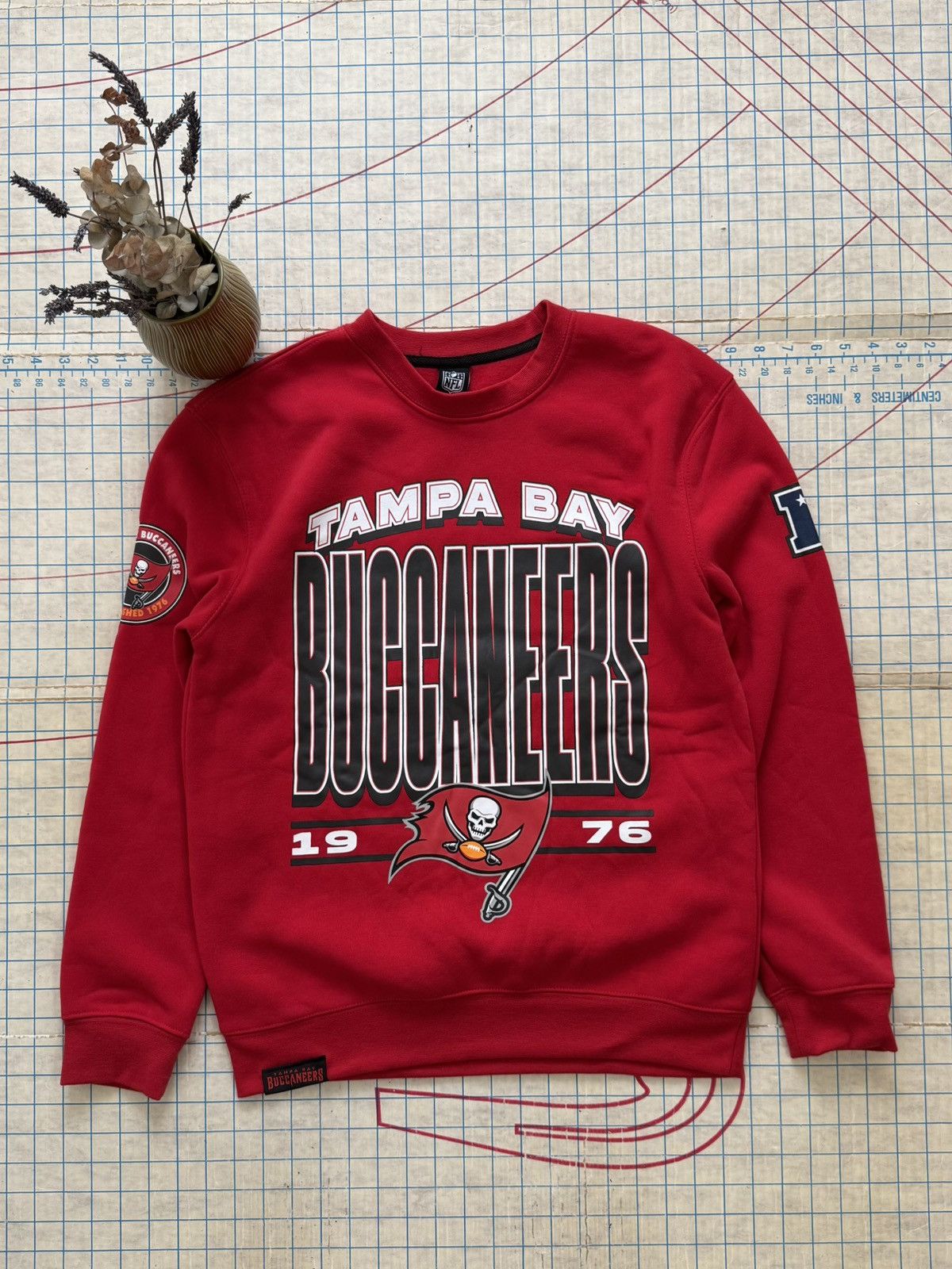 NFL NWT Tampa Bay Buccaneers Crewneck Sweater Small NFL Apparel Size US S / EU 44-46 / 1 - 1 Thumbnail