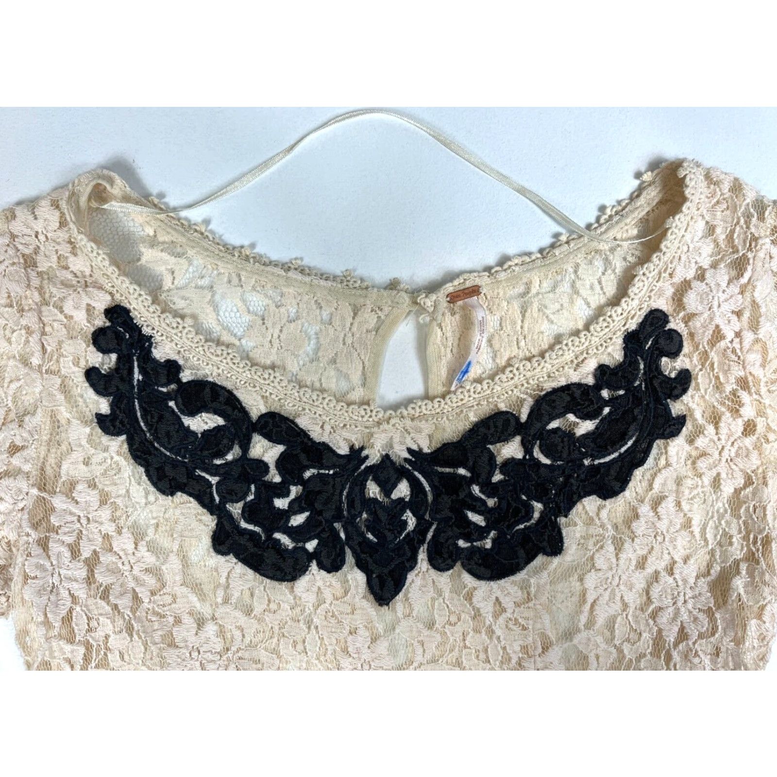 Free People Free People Women’s Short Sleeve Top Floral Lace Sheer Sz S Blouse Beige Bohemian, Hippie Style Womens Size S / US 4 / IT 40 - 4 Thumbnail