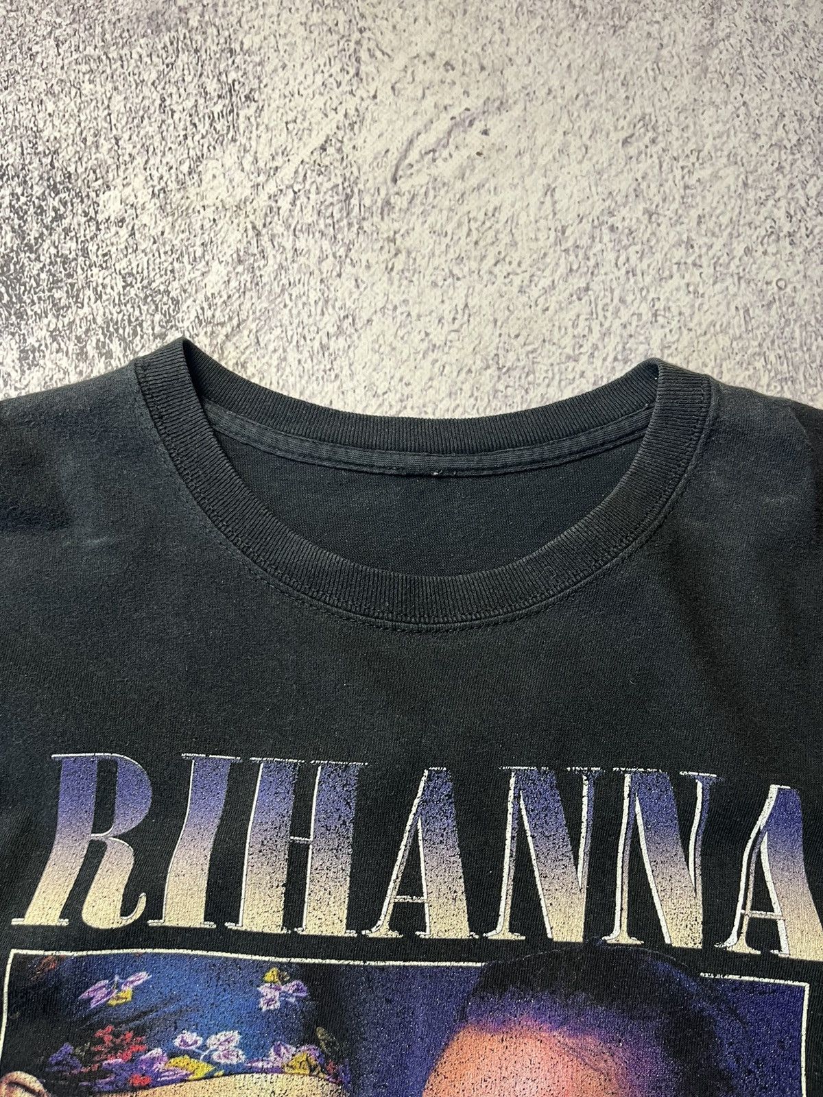 Band Tees Rihanna Vintage big logo Gildan band tee shirt Size US M / EU 48-50 / 2 - 13 Thumbnail