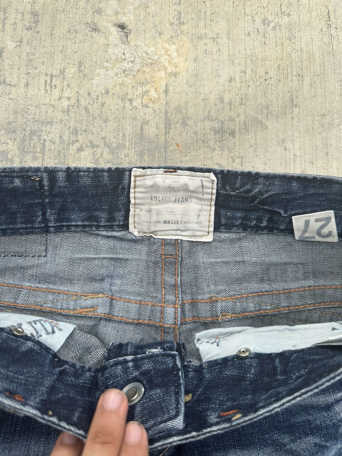 Japanese Brand 2000s lolita genuine leather backpocket whisker wash jeans Size 32" / US 10 / IT 46 - 3 Thumbnail