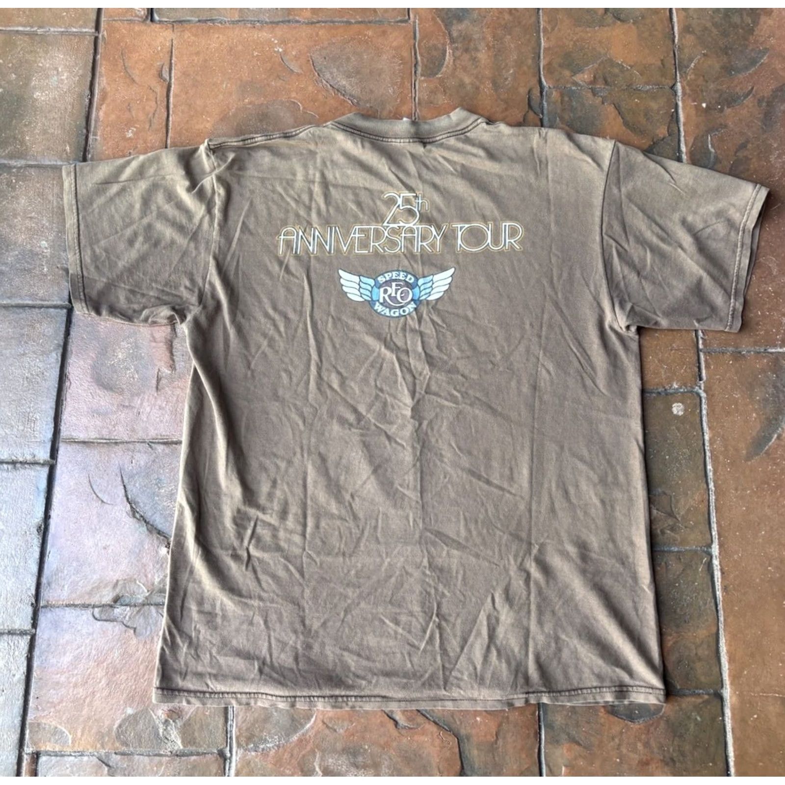 Tultex VINTAGE REO Speedwagon Tour 25 Year Anniversary T-Shirt XL Mens Brown Cotton Short Sleeve Crew Neck Size US XL / EU 56 / 4 - 3 Thumbnail
