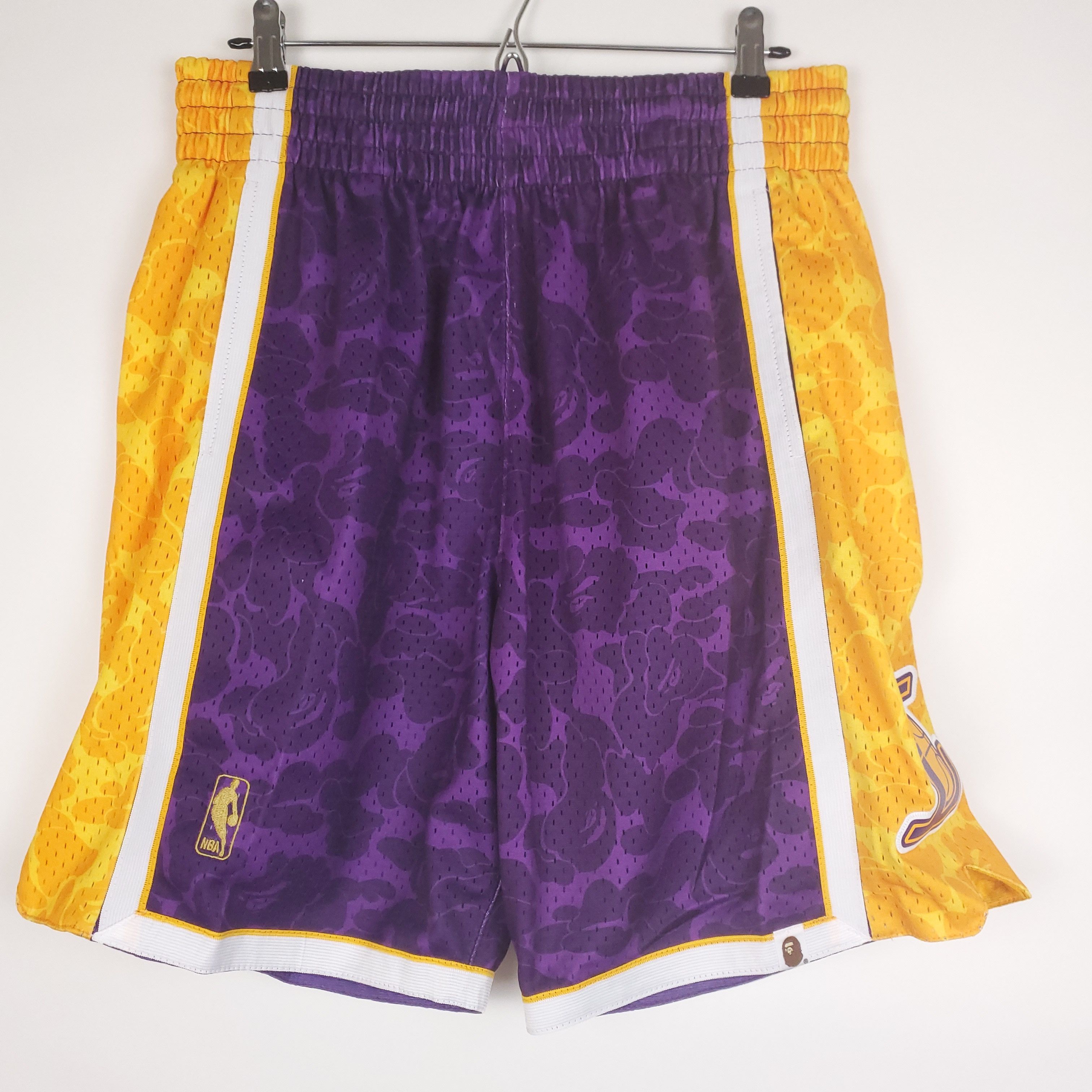 Bape × Mitchell & Ness Bape x Mitchell & Ness LA Lakers Shorts Size US 34 / EU 50 - 2 Thumbnail