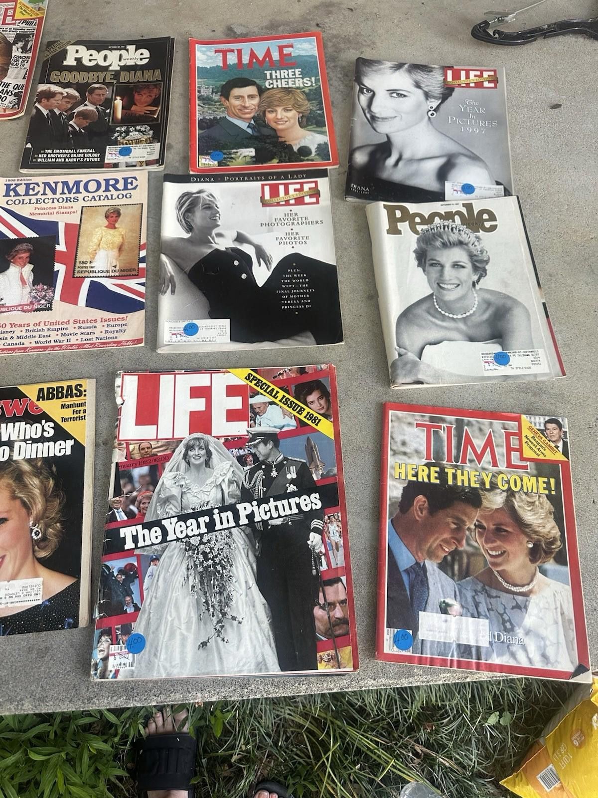 Designer Collectors Lot Of Princess Diana Memorabilia Magazines Book Size ONE SIZE - 8 Thumbnail