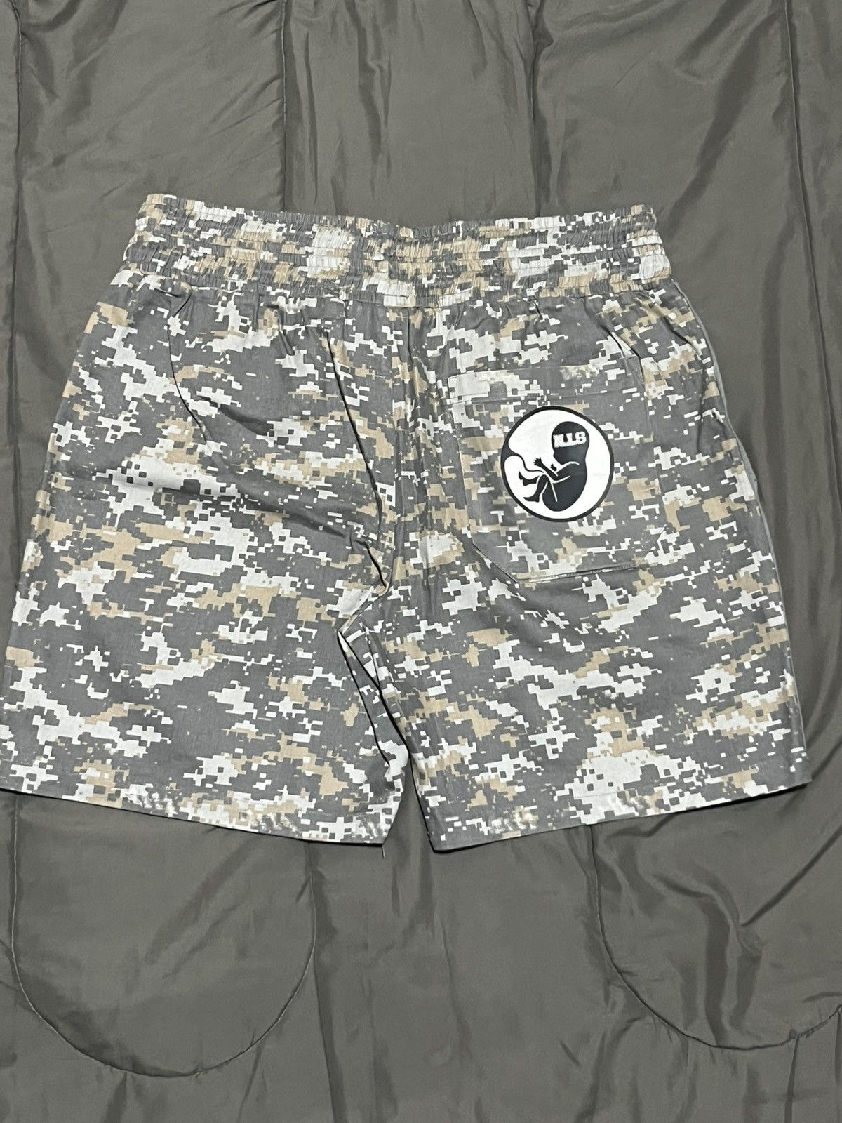 Other Nothing Into Something Double-Waisted Camo Short Size US 34 / EU 50 - 5 Thumbnail