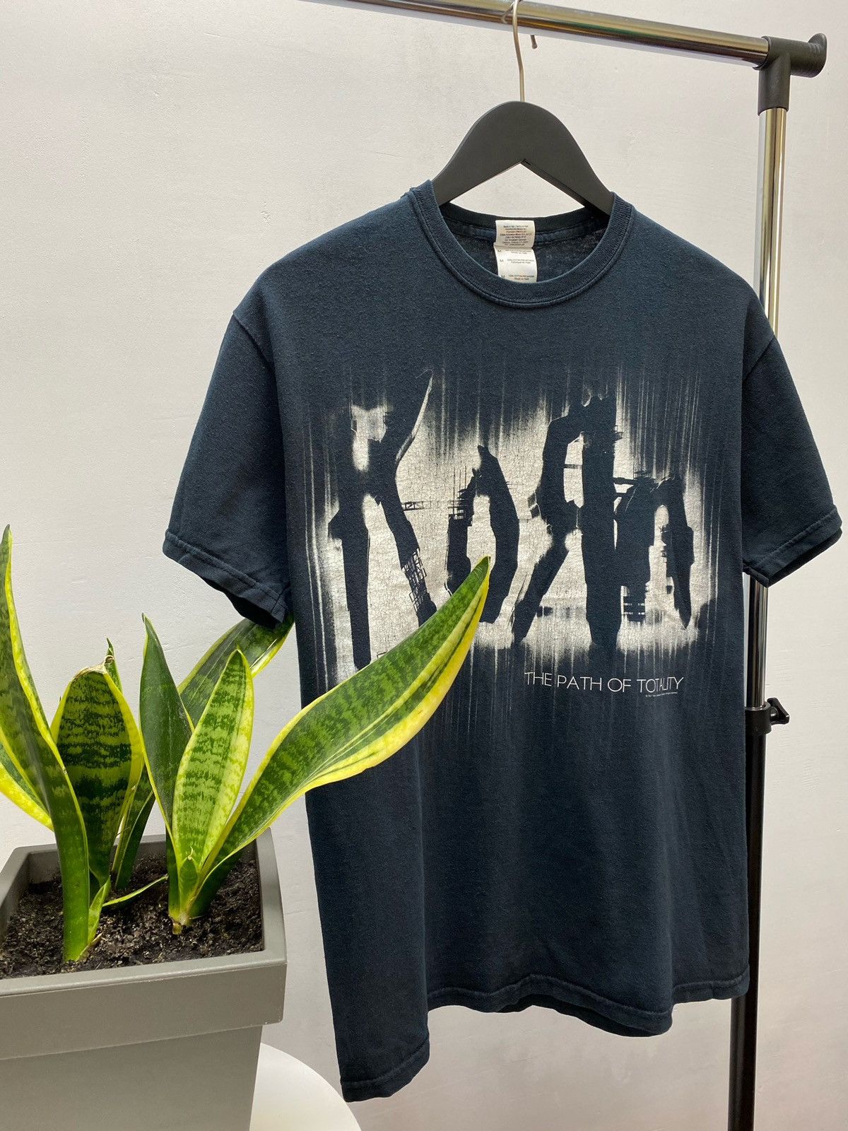 Band Tees × Vintage Korn - 2011 The Path of Totality t-shirt Size US M / EU 48-50 / 2 - 3 Thumbnail
