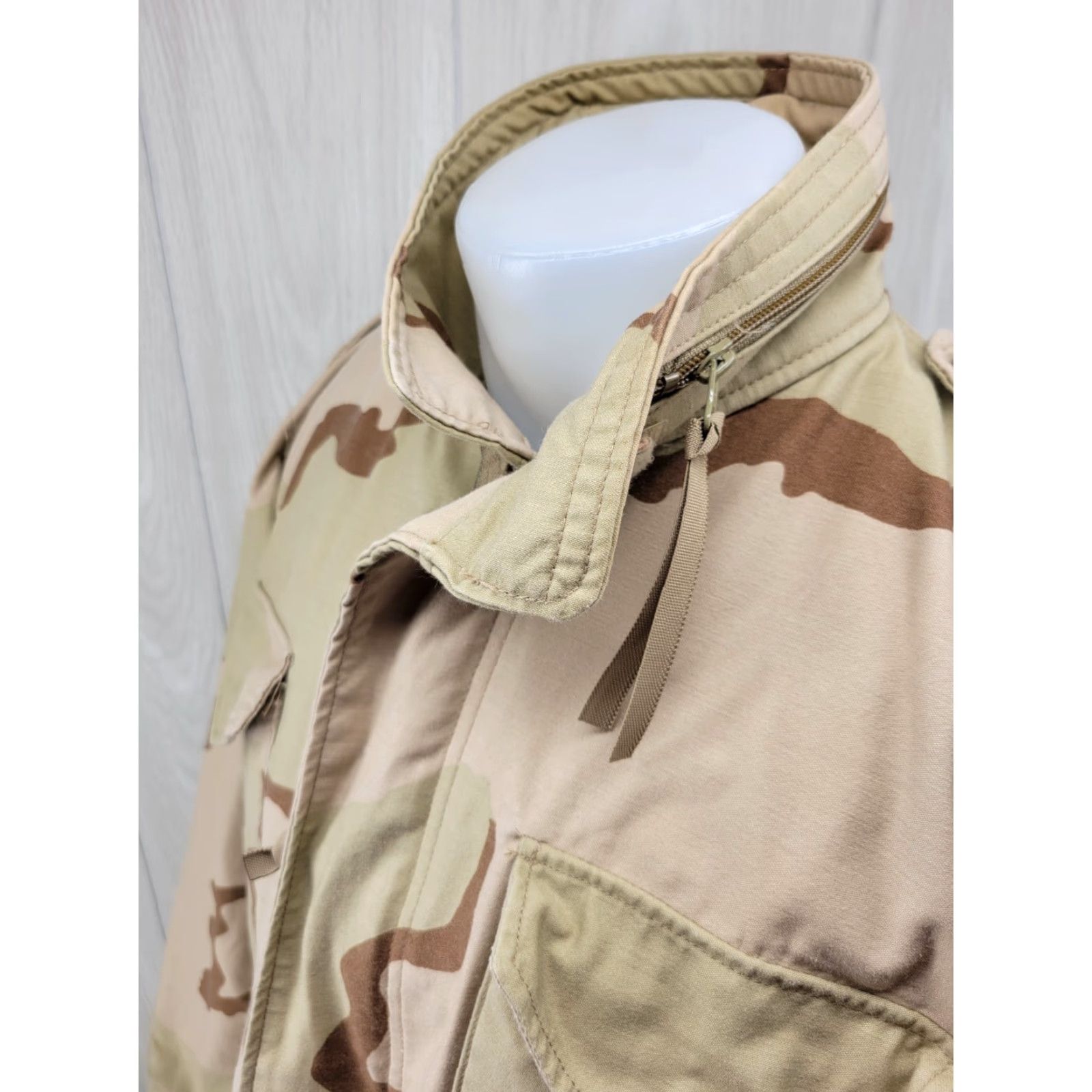 Vintage US ARMY Field Jacket Desert Camouflage Pattern Medium Long Jacket Mens Camouflage Military Coat Long 32.5" Down Back Size US M / EU 48-50 / 2 - 4 Thumbnail