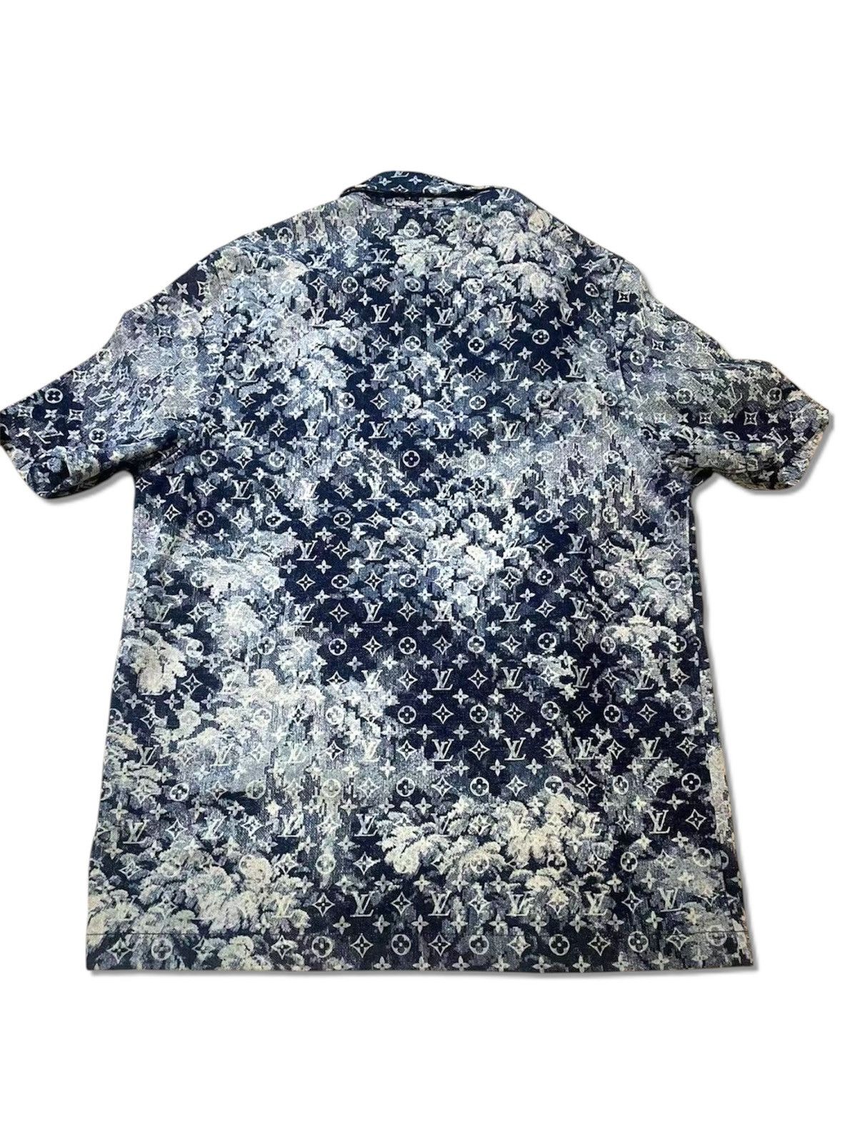 Louis Vuitton Louis Vuitton M Tapestry Short Sleeves Shirt Denim Monogram Size US M / EU 48-50 / 2 - 2 Thumbnail