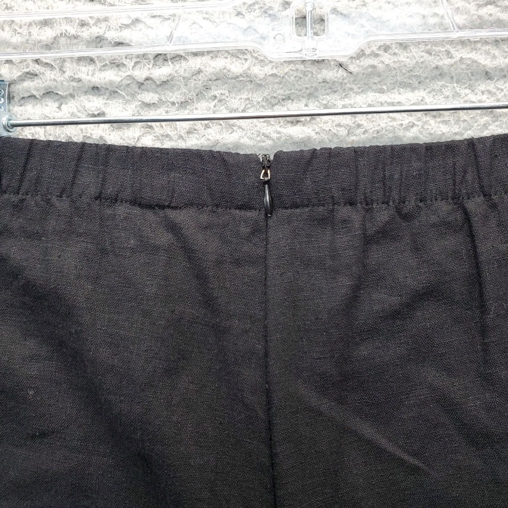 Vintage John Roberts Capri Pants Womens Size 4P Black Linen Embroidered Floral Back Zip Capri Pants Womens 4P Black Linen Embroidered Floral Back Zip Size 27" / US 4 / IT 40 - 6 Thumbnail
