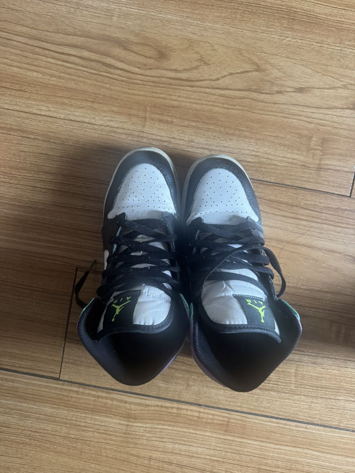 Jordan Brand Jordan 1s Size US 6.5 / EU 39-40 - 2 Thumbnail