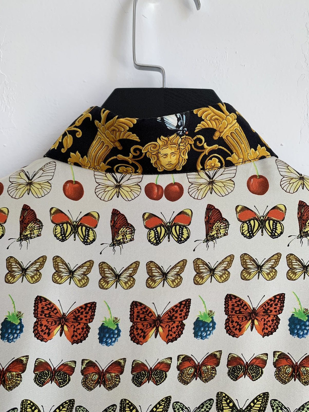 Versace Vintage 90s Gianni Versace Gold Butterflies Silk Shirt Size M / US 6-8 / IT 42-44 - 15 Thumbnail