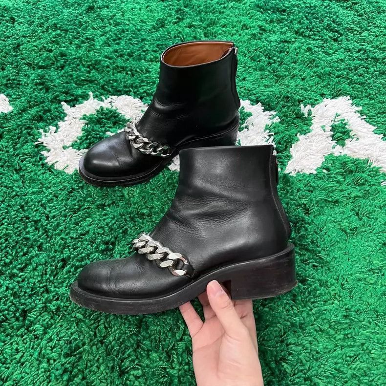 Givenchy Givenchy Givenchy Black Leather Chain Ankle Boots -2507 Size US 8 / IT 38 - 2 Thumbnail