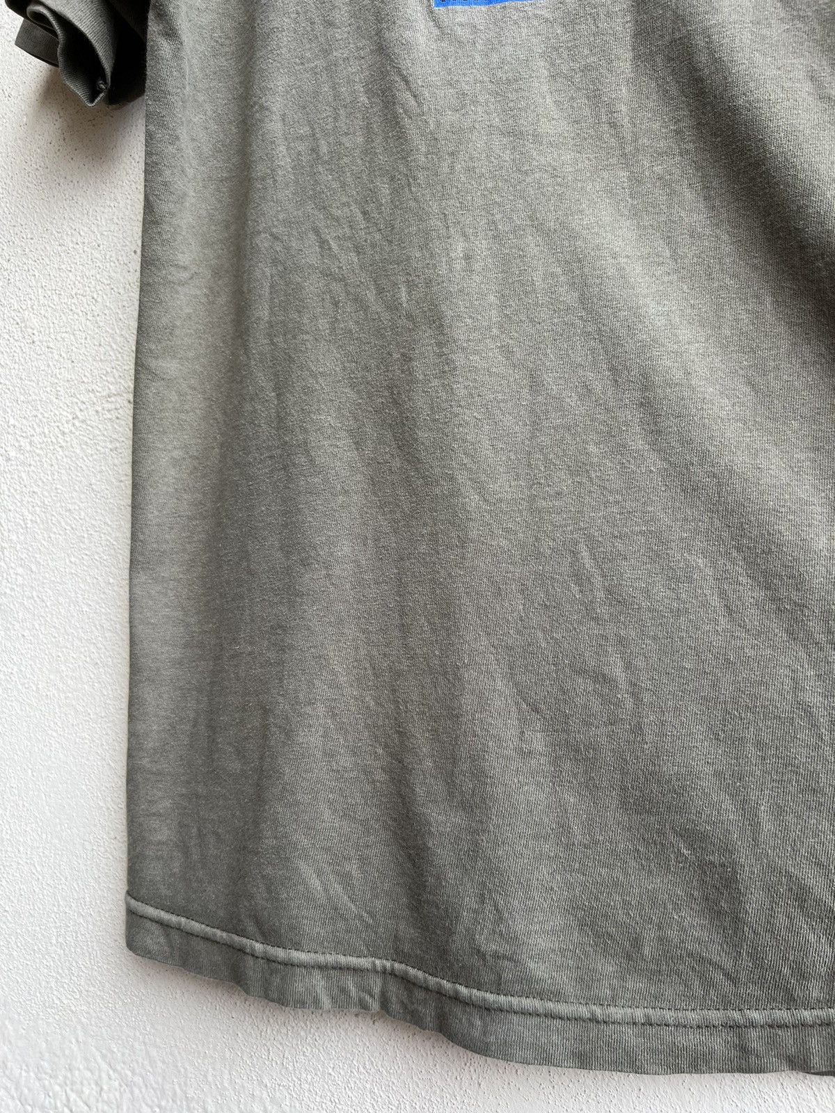 Vintage 90s Volcom Stone YouthAgainstEstablisment Sun Fade t shirt Size US L / EU 52-54 / 3 - 11 Thumbnail