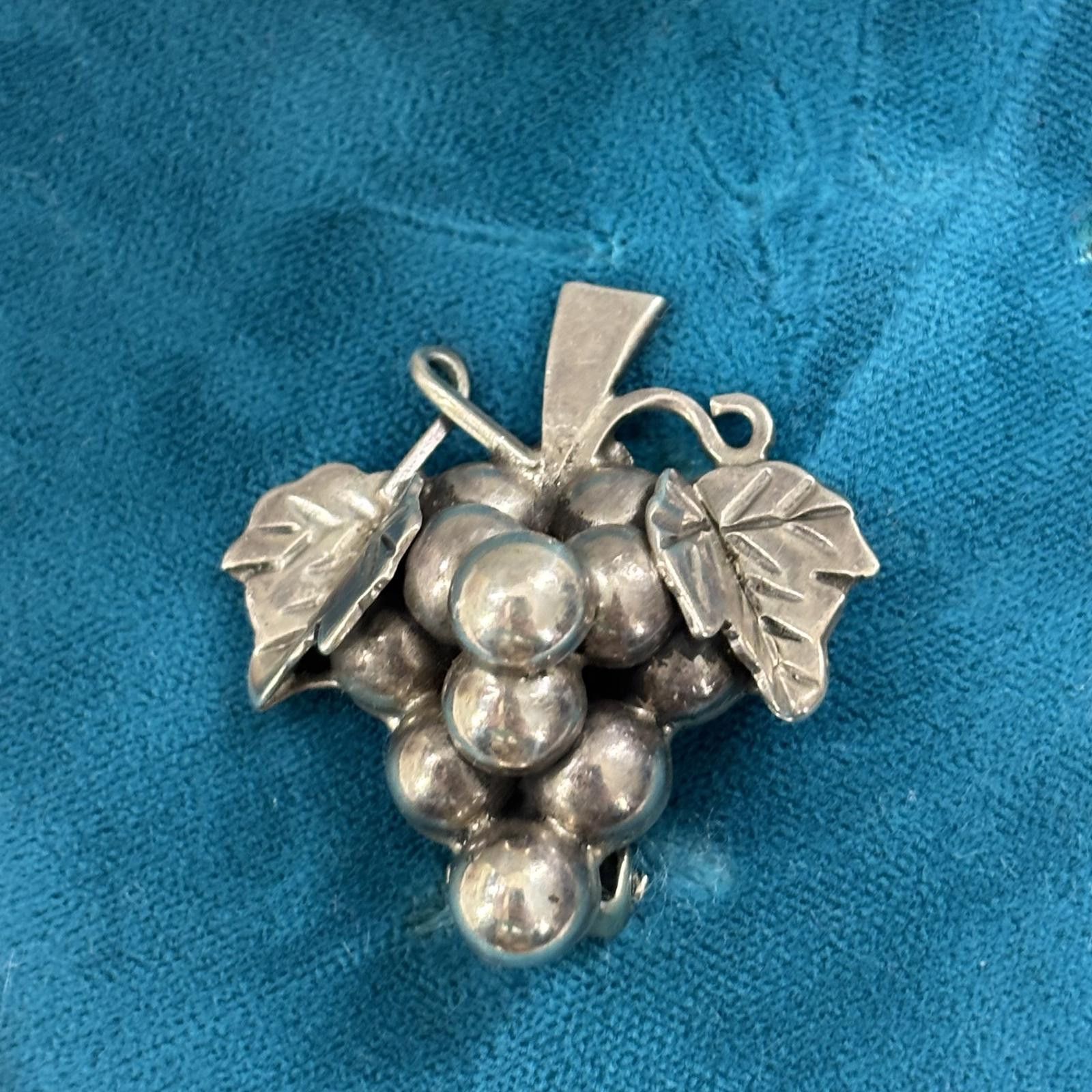 Other Vtg Sterling Taxco Mexico grape cluster clip on earrings Size ONE SIZE - 2 Thumbnail