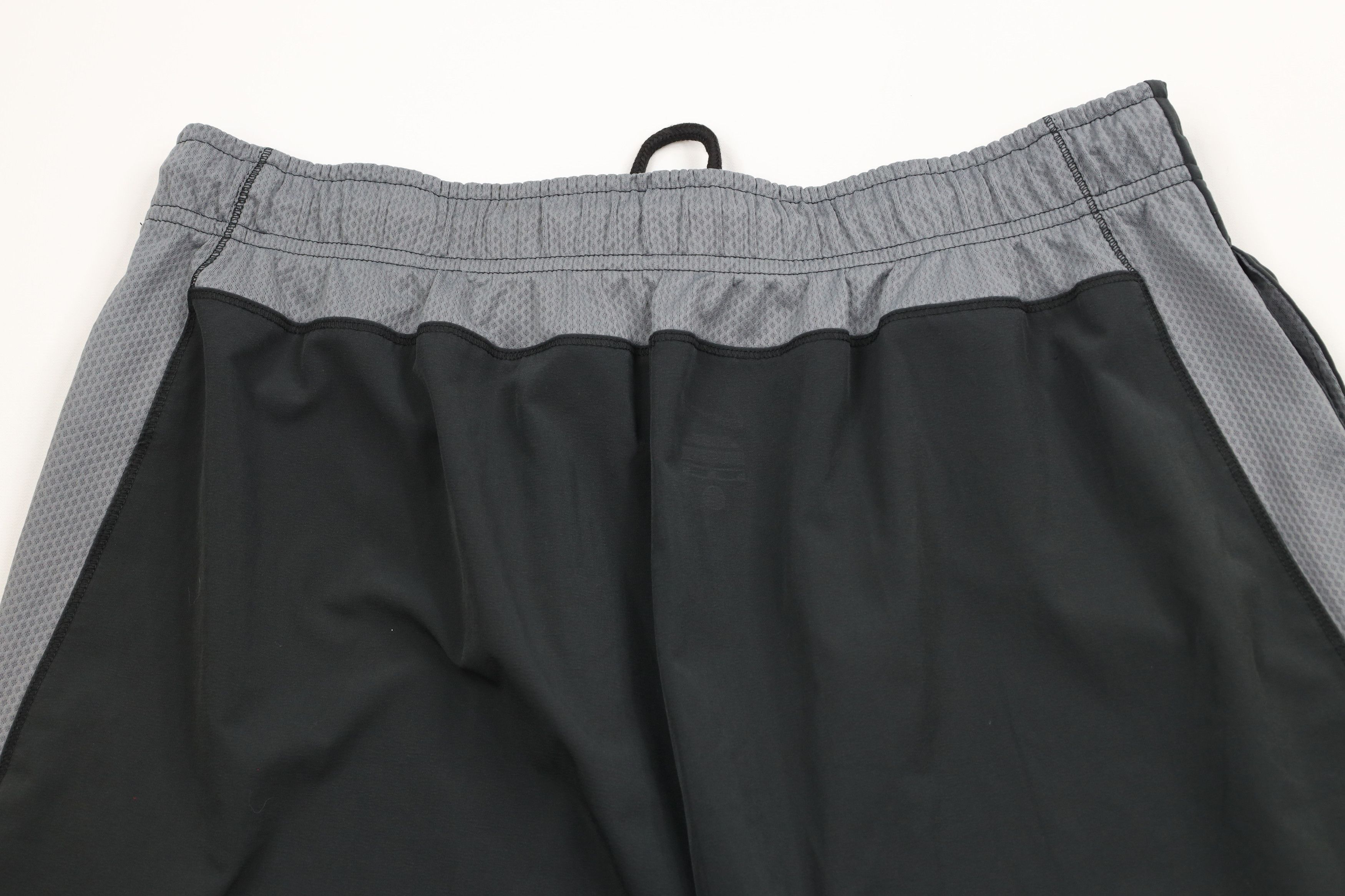 Nike × Vintage Nike Pro Training Mini Swoosh Vented Gym Basketball Shorts Size US 36 / EU 52 - 11 Thumbnail