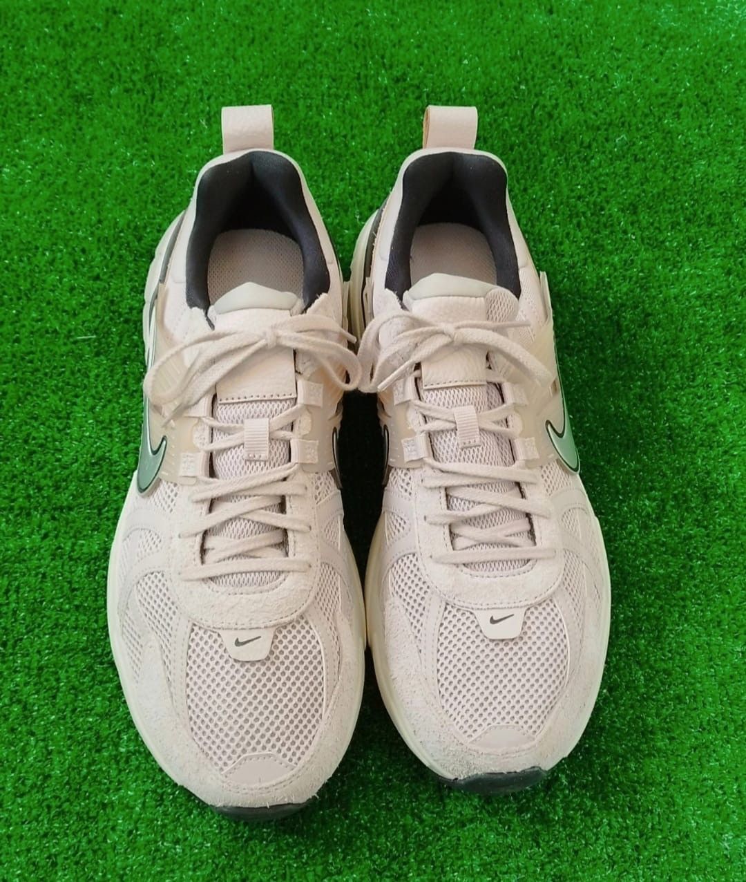 Nike Shoes Nike V2K Run Unisex Size US 11.5 / EU 44-45 - 2 Thumbnail