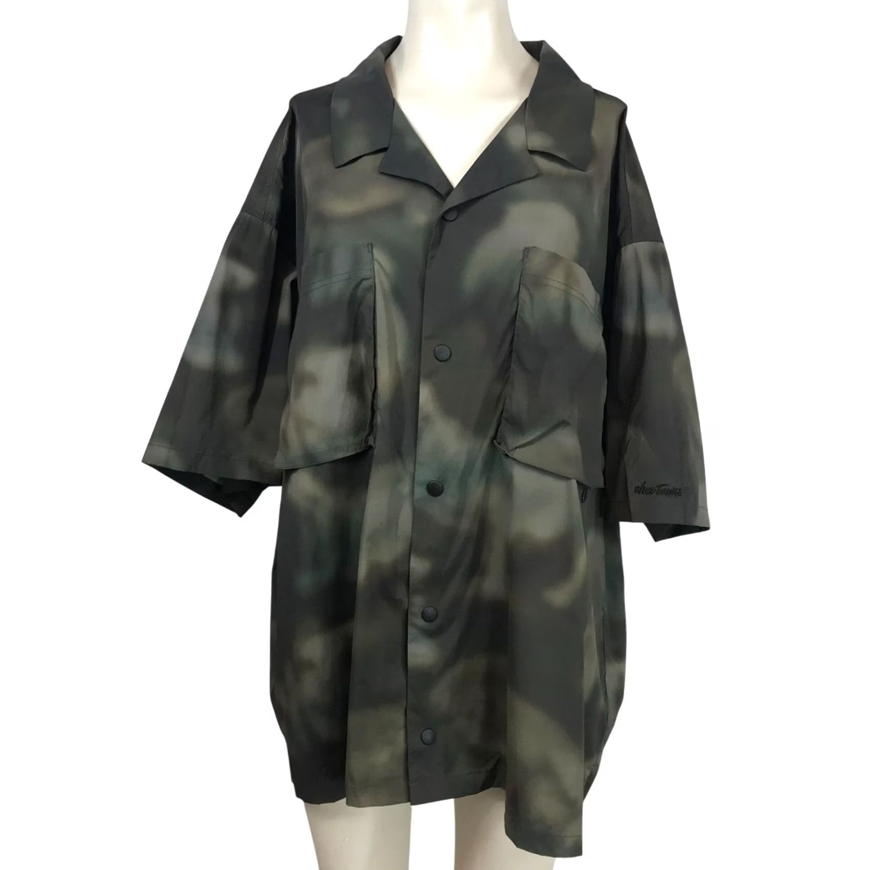 Wild Things WILD THINGS WOMEN'S XL GREEN SHORT SLEEVE BUTTON COLLARED NYLON BLEND TOP Size XL / US 12-14 / IT 48-50 - 2 Thumbnail