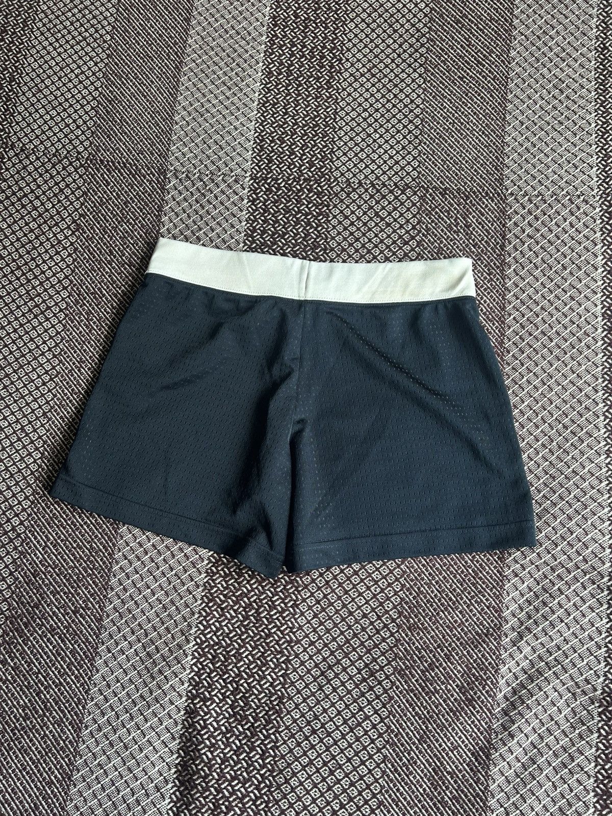 Vintage Vintage Nike Sportswear Women Shorts Streetwear Style Size S Size 25" / US 0 / IT 36 - 7 Thumbnail