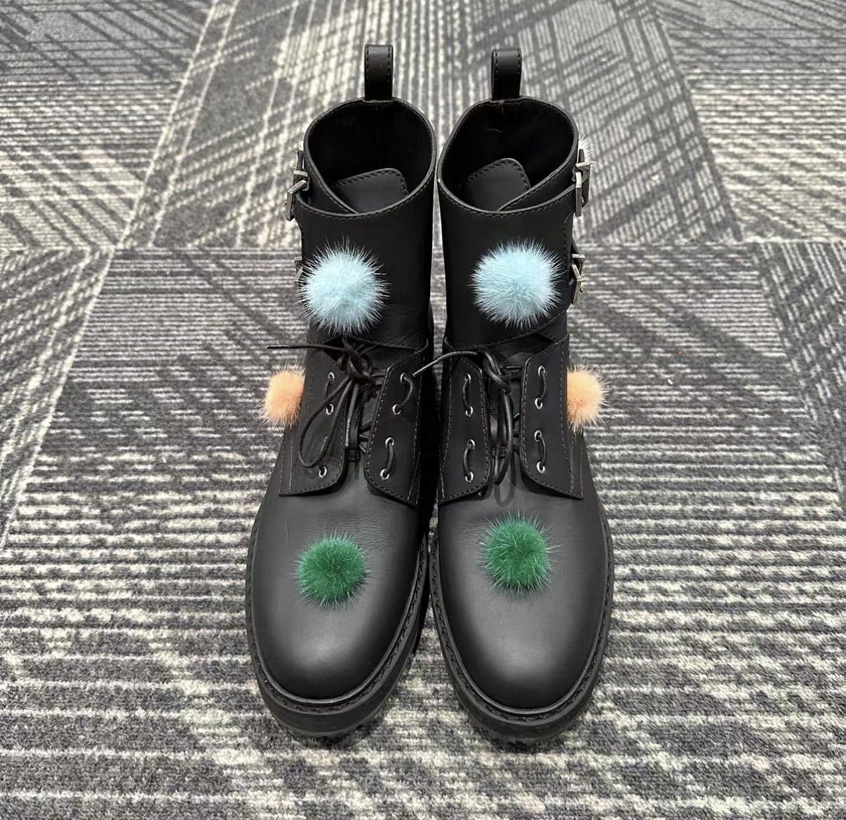 Fendi Fendi Mink Fur Pom-pom Ankle Boots J42 Size US 8 / EU 41 - 2 Thumbnail