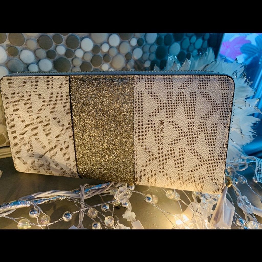 Michael Kors Michael Kors Wristlet in Beige & Gold BN Size ONE SIZE - 3 Thumbnail