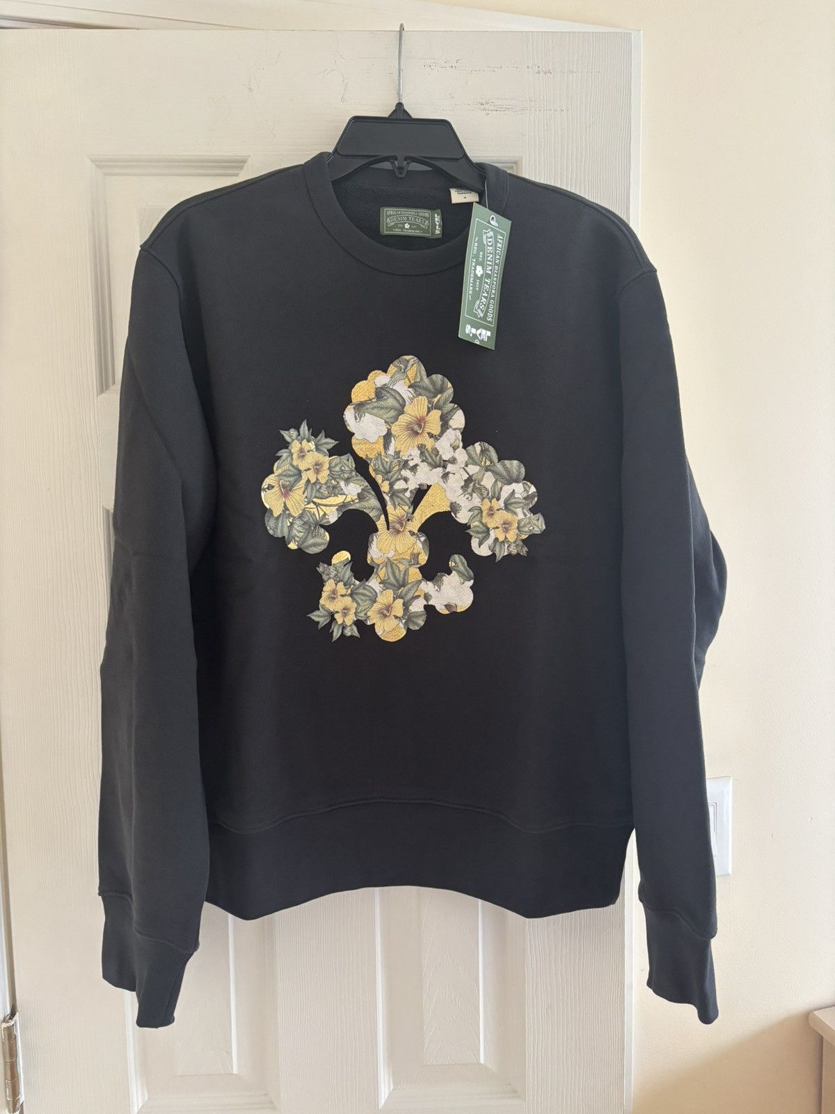 DENIM TEARS × Levi's Denim Tears x Levi’s Cotton Fleur De-Lis Crewneck ‘Charcoal’ Size US M / EU 48-50 / 2 - 1 Thumbnail