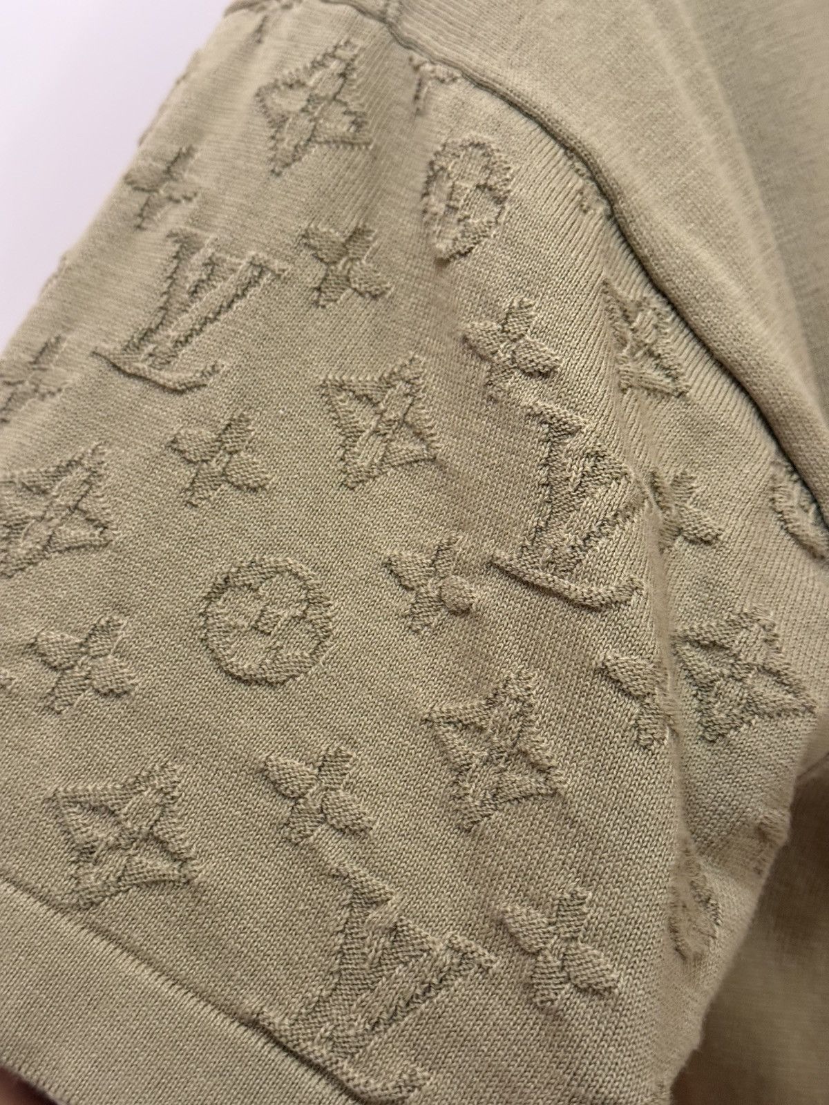 Louis Vuitton Louis Vuitton beige monogram jacquard sleeve t shirt M Size US M / EU 48-50 / 2 - 5 Thumbnail