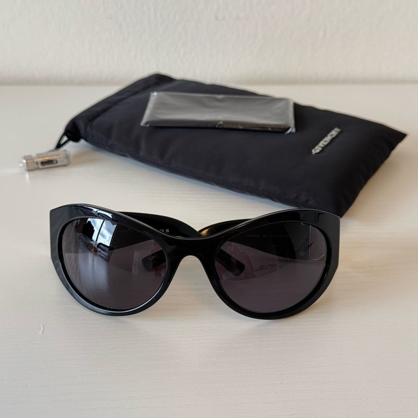 Givenchy New! Givenchy Black Sunglasses GV40073I 01A, Authentic Size ONE SIZE - 3 Thumbnail
