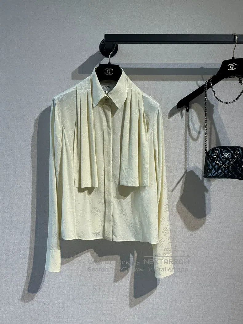 Chanel Chanel Double c logo dark pattern diamond buckle tie shirt Size XS / US 0-2 / IT 36-38 - 1 Thumbnail