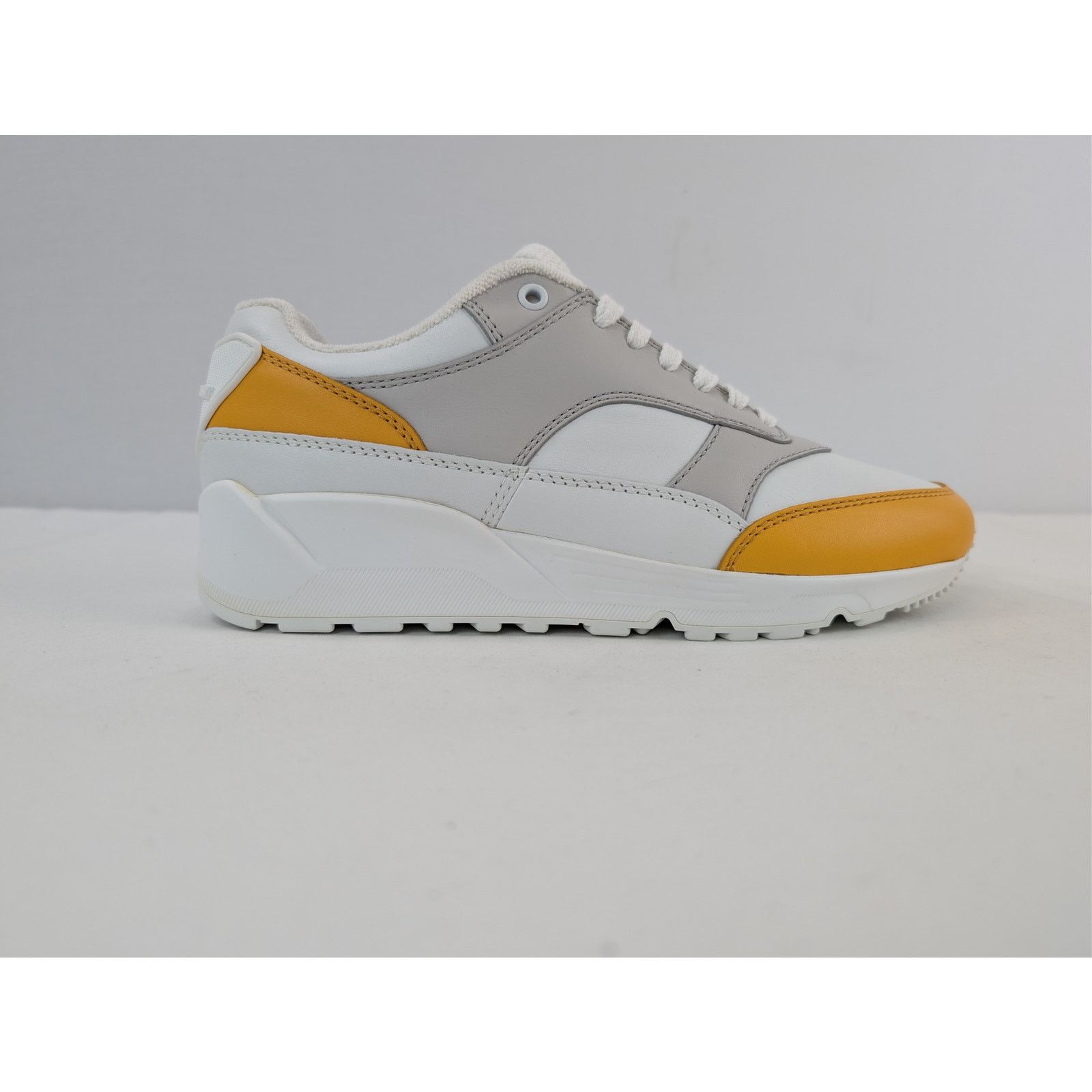 Saint Laurent Paris o1rshd1 Bump Low Top Sneaker in Yuka Yellow / Blanc Optique Size US 8 / EU 41 - 1 Thumbnail