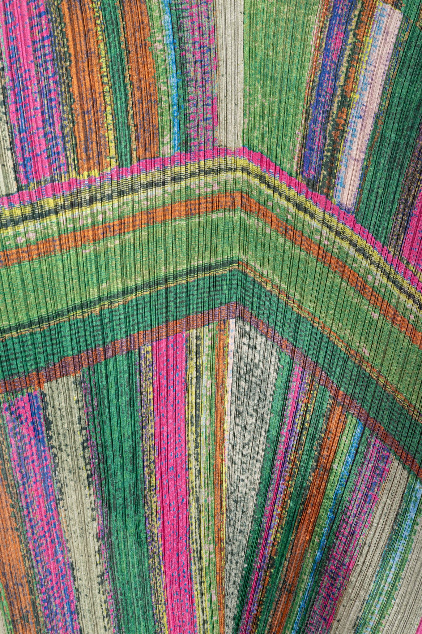 Pleats Please Issey Miyake Pleats Please Issey Miyake Green & Pink Abstract-Print Shawl Size ONE SIZE - 8 Thumbnail