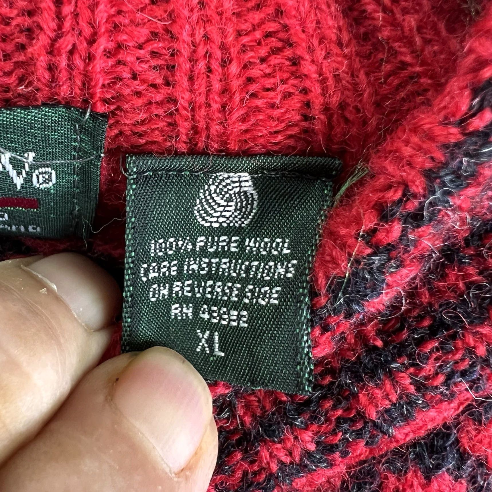 Vintage VINTAGE Savile Row Wool Sweater Men XL Crew Neck Geometric Pattern Red 80s 90s Classic Size US XL / EU 56 / 4 - 7 Thumbnail