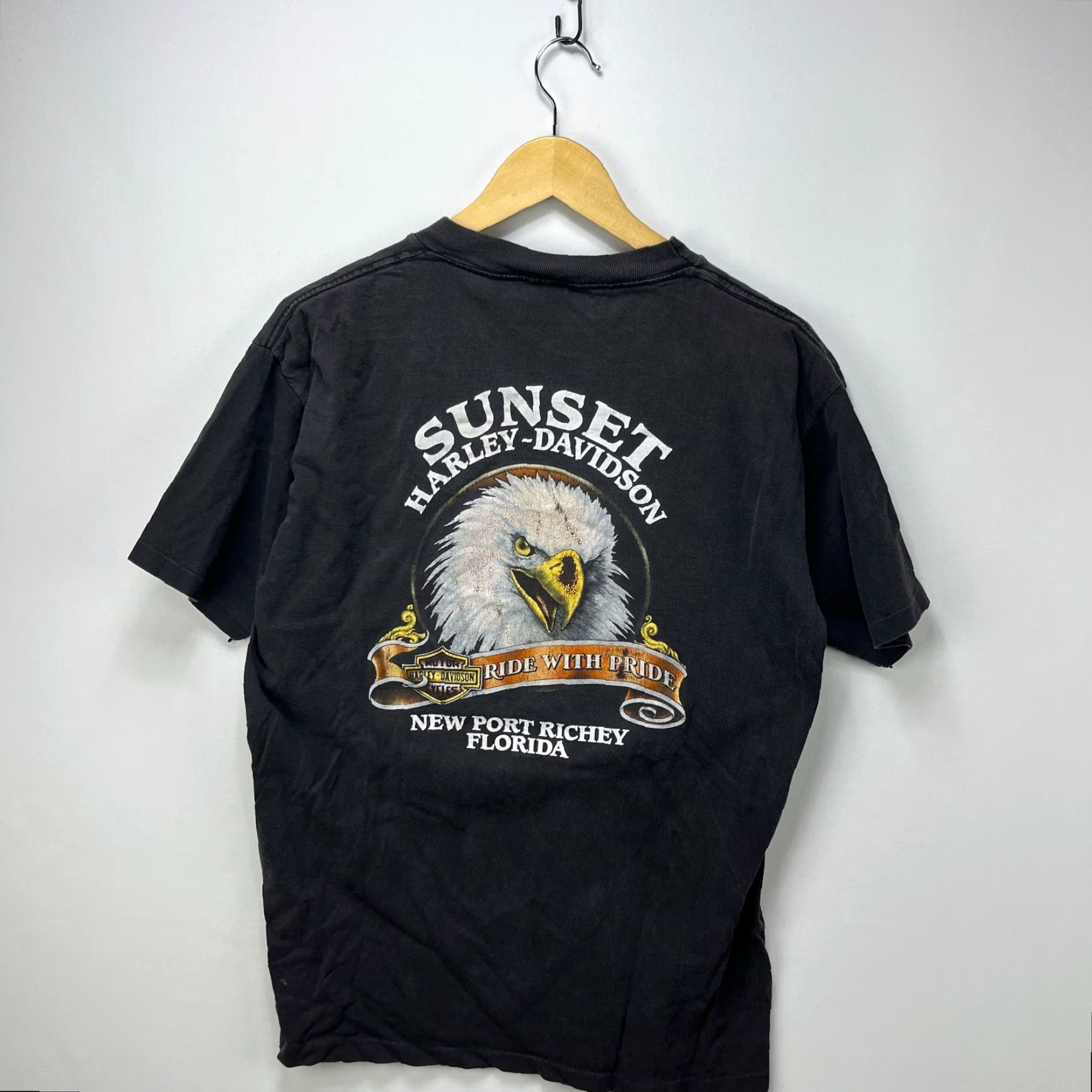 Harley Davidson VINTAGE Harley-Davidson 3D Emblem The Last Biker on Earth T-Shirt Large Mens Regular L Black Size US L / EU 52-54 / 3 - 6 Thumbnail