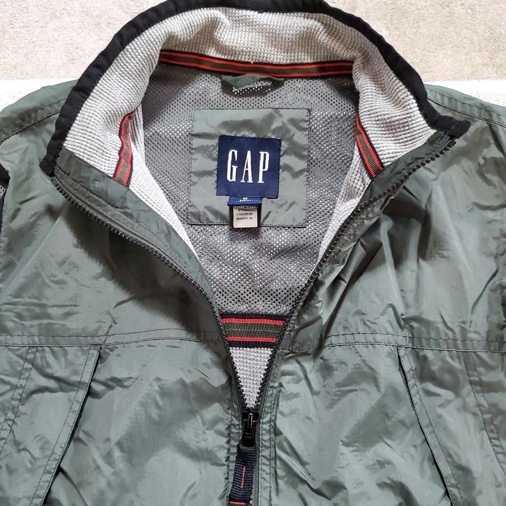 Gap VINTAGE is not applicable; Gap Mens Vest Activewear Green Full Zip M Oversized Nylon Outdoor Nature Fall Winter Spring Nature Size US M / EU 48-50 / 2 - 2 Thumbnail